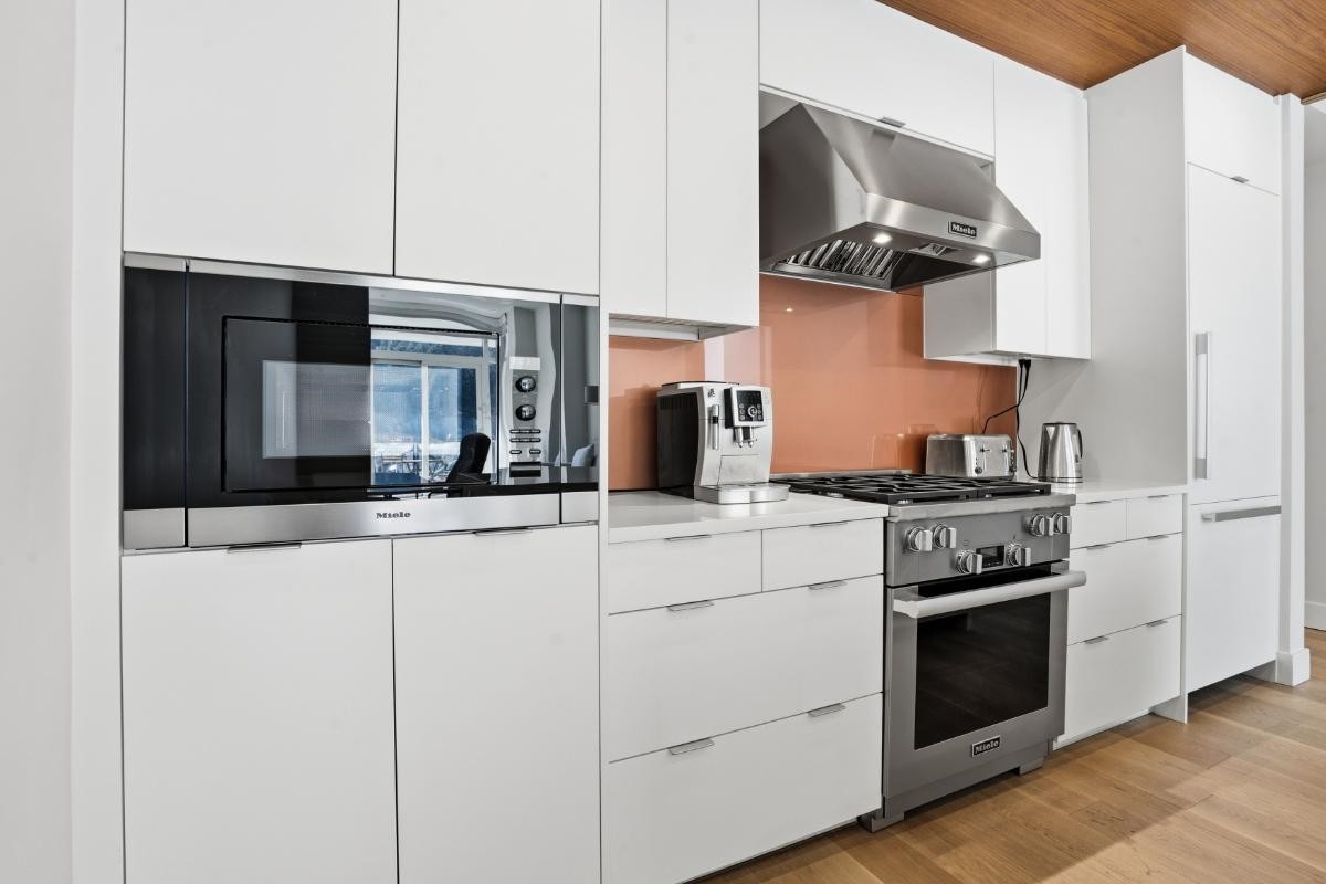 406-6707 Nelson Avenue, West Vancouver, BC