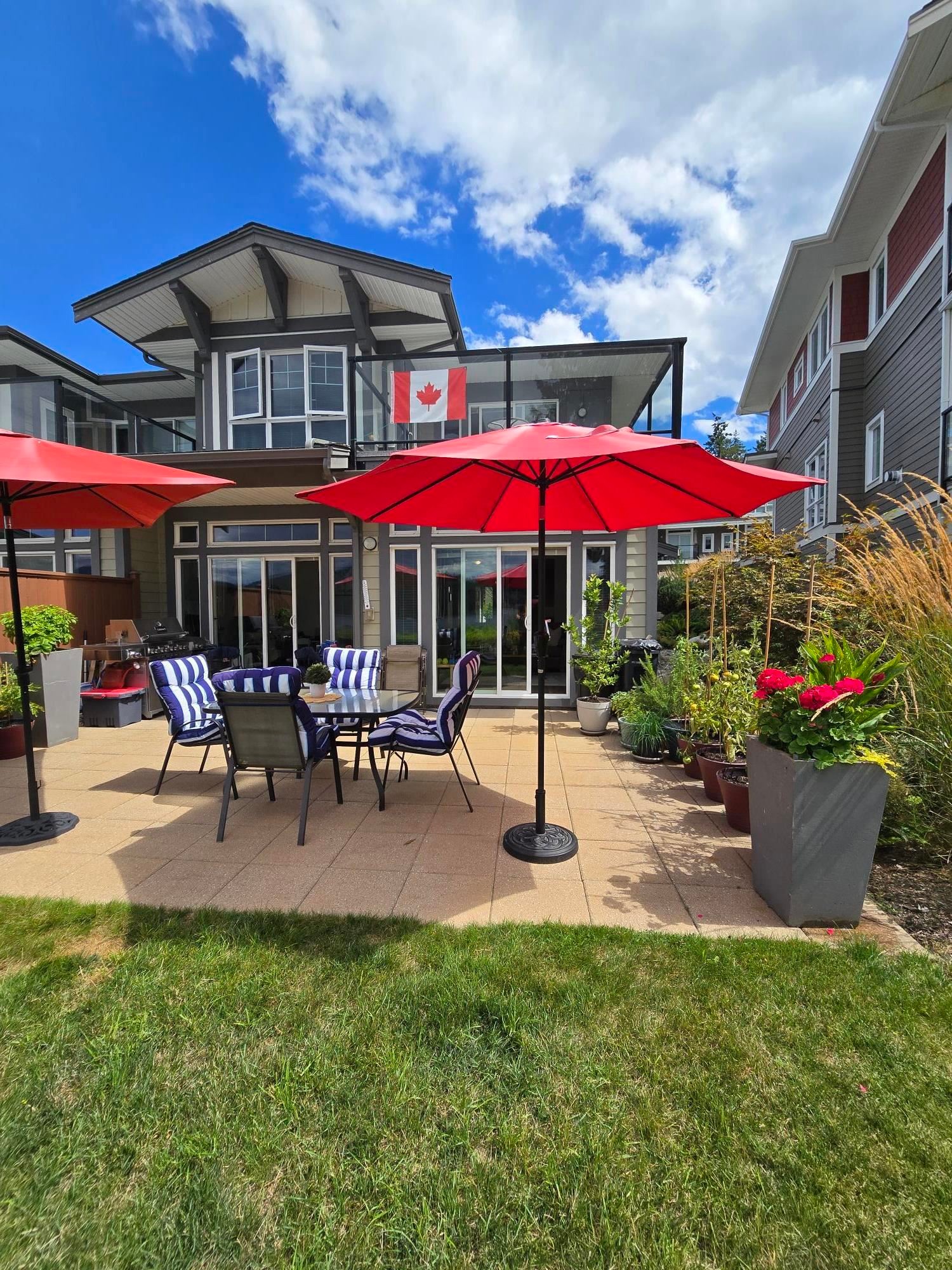 5915 Beachgate Lane, Sechelt, BC - Outdoor