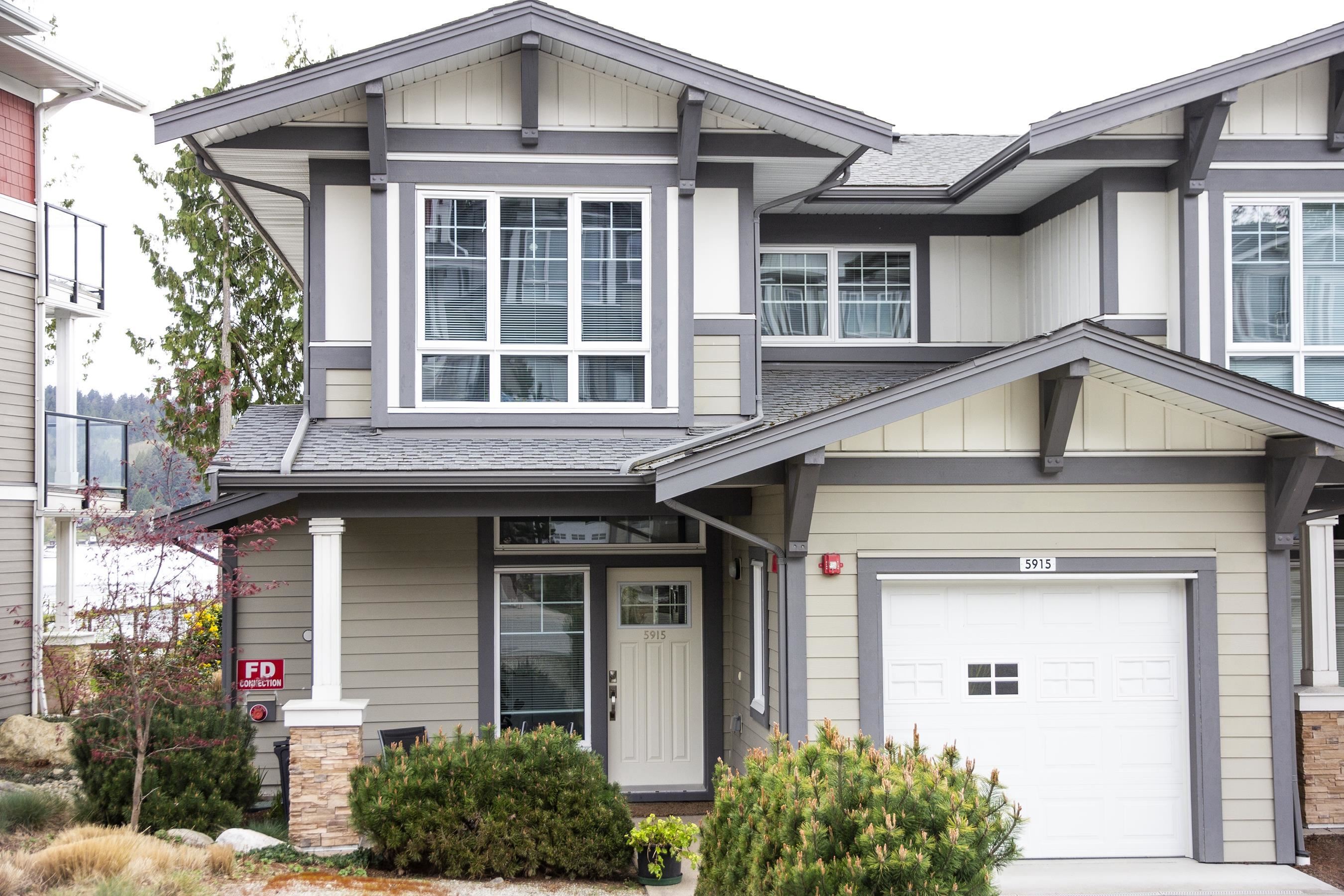 5915 Beachgate Lane, Sechelt, BC - Outdoor With Facade