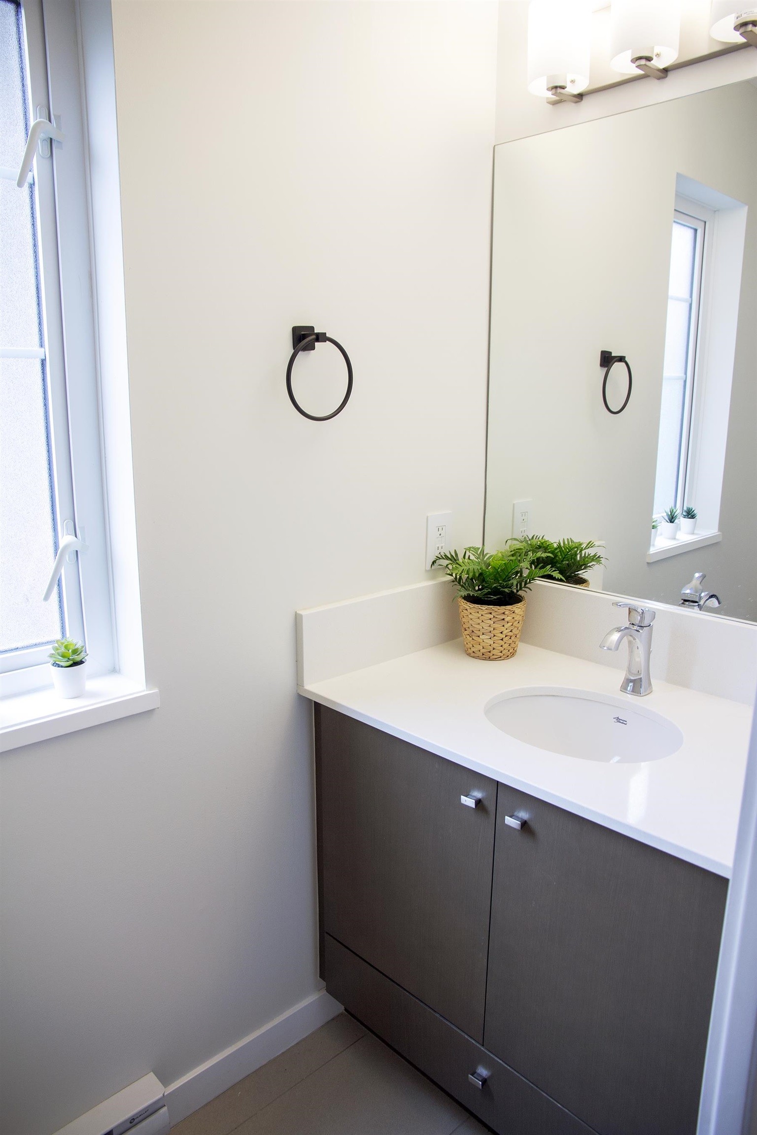 5915 Beachgate Lane, Sechelt, BC - Indoor Photo Showing Bathroom