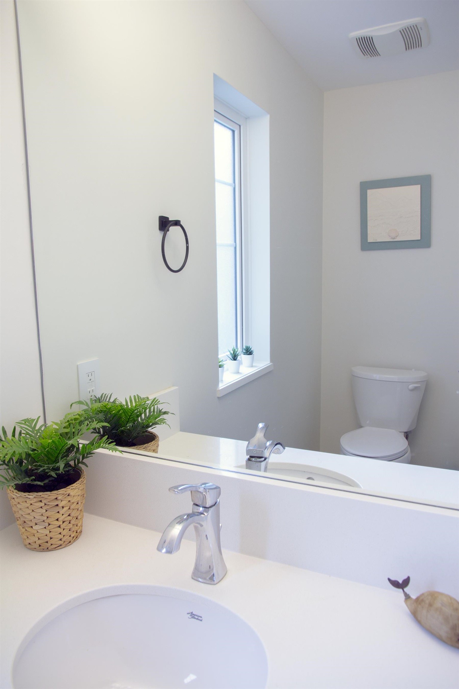 5915 Beachgate Lane, Sechelt, BC - Indoor Photo Showing Bathroom