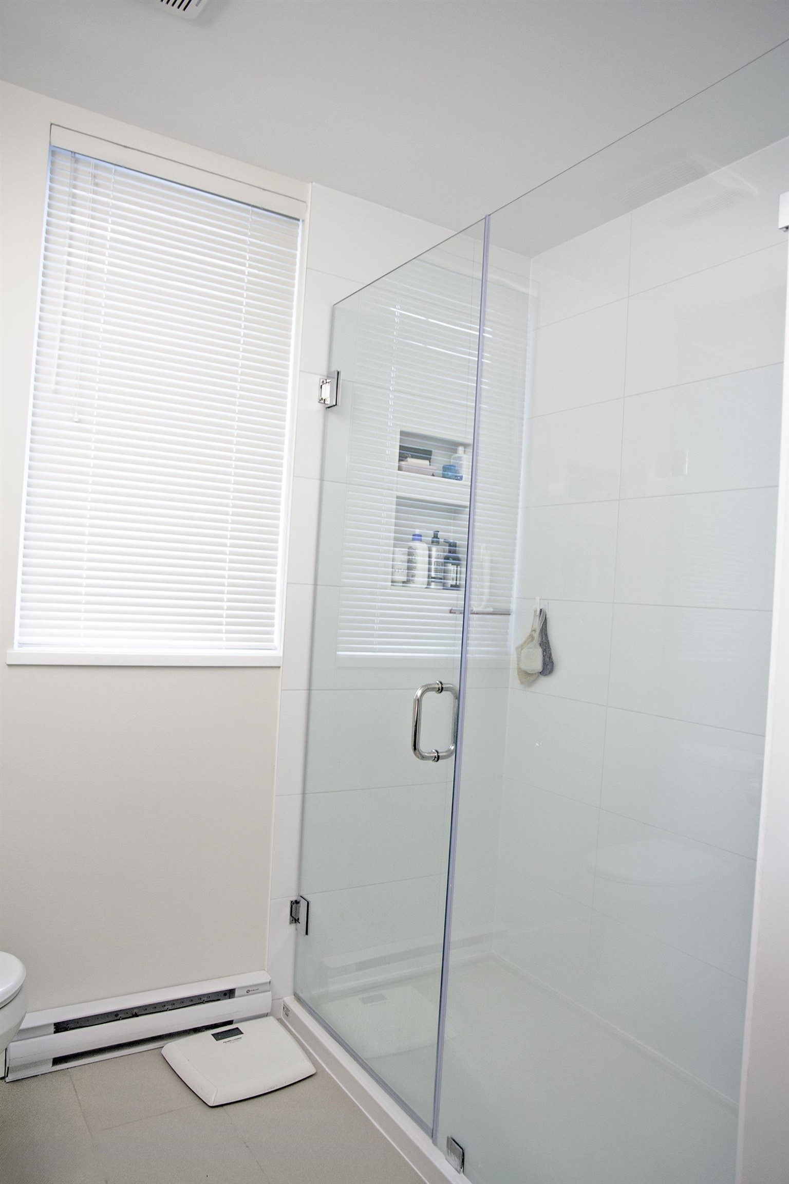5915 Beachgate Lane, Sechelt, BC - Indoor Photo Showing Bathroom