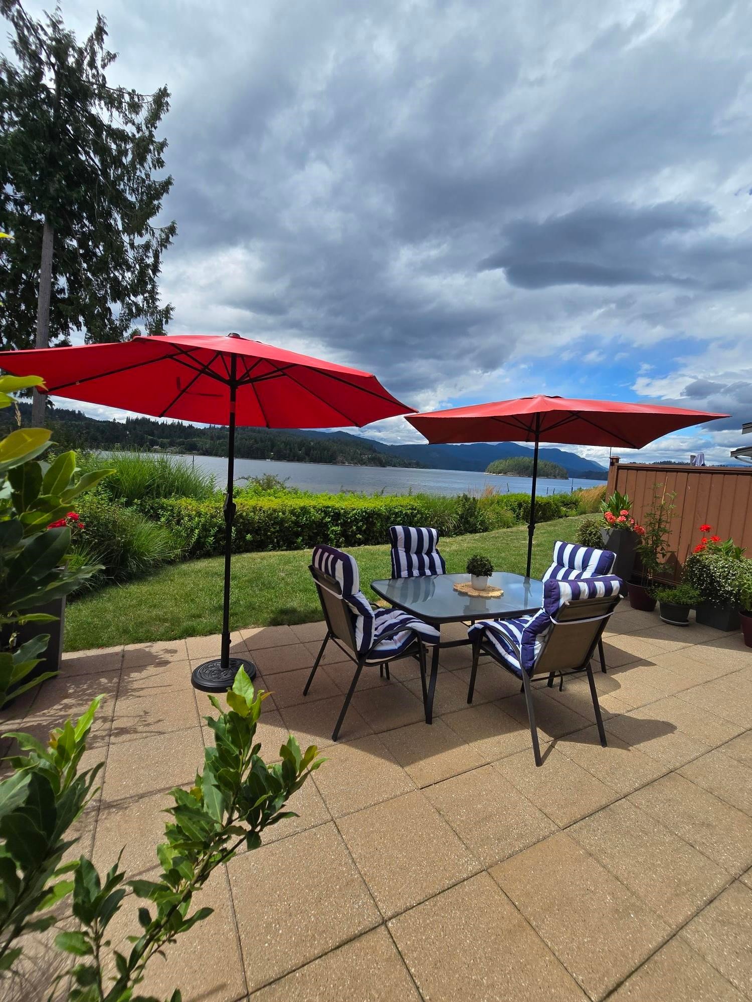5915 Beachgate Lane, Sechelt, BC - Outdoor