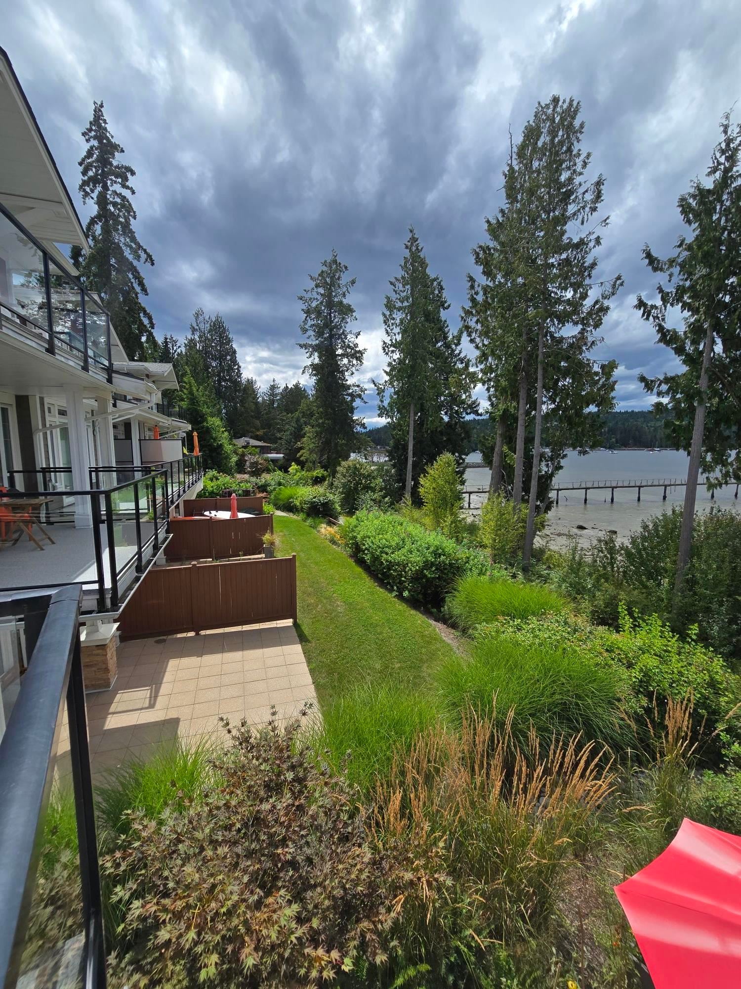 5915 Beachgate Lane, Sechelt, BC - Outdoor