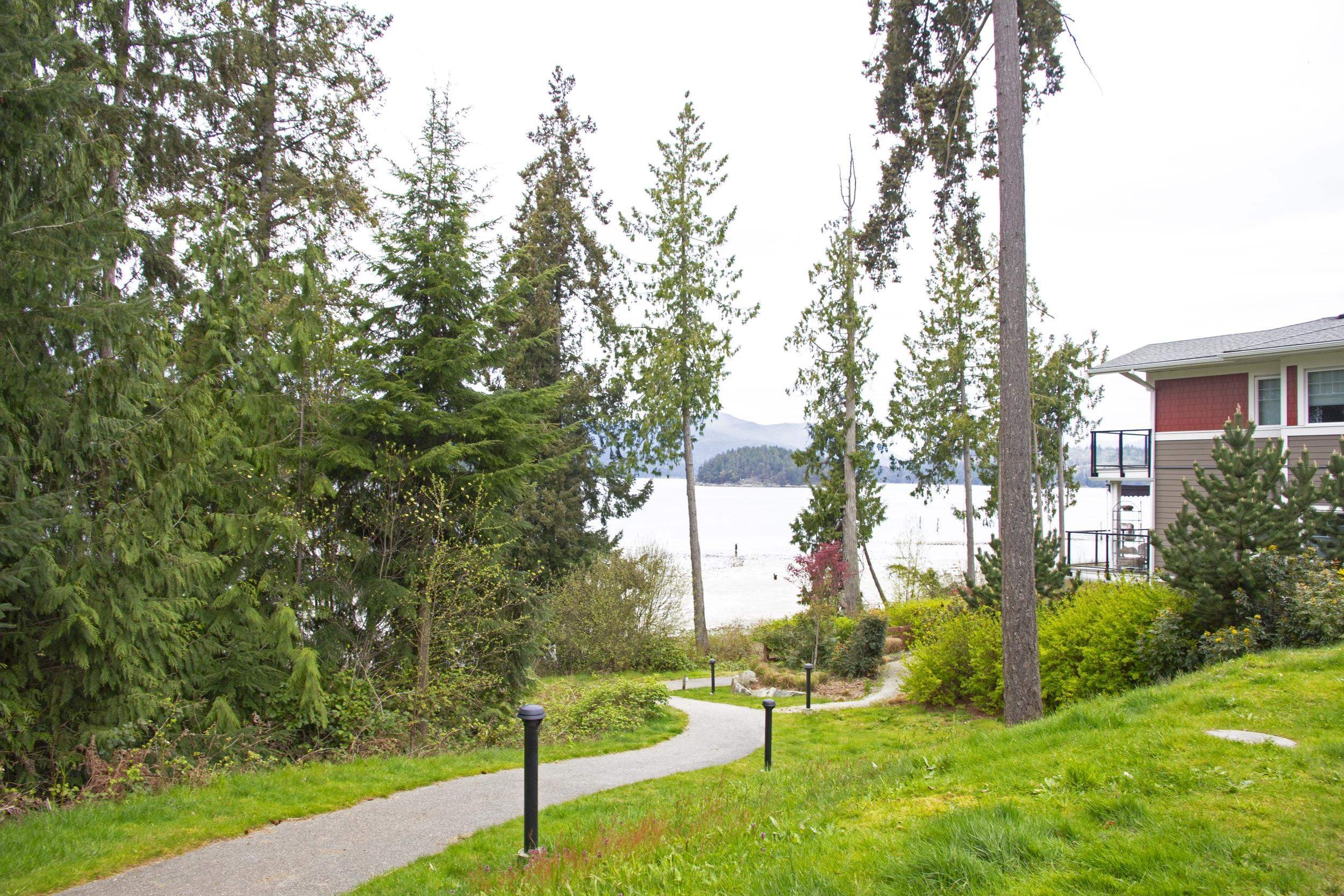 5915 Beachgate Lane, Sechelt, BC - Outdoor