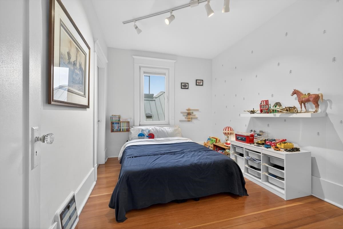 4195 15Th Avenue W, Vancouver, BC