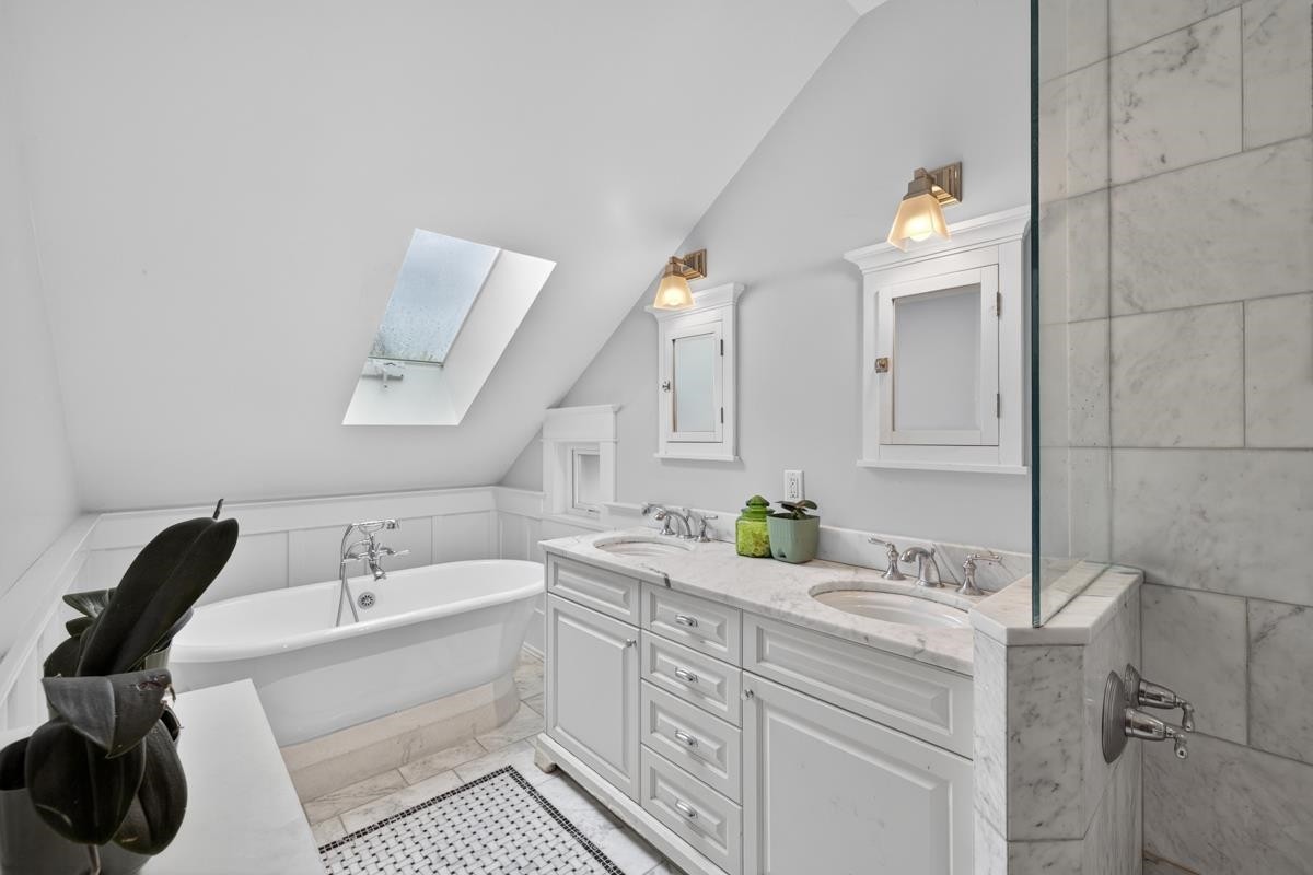 4195 15Th Avenue W, Vancouver, BC