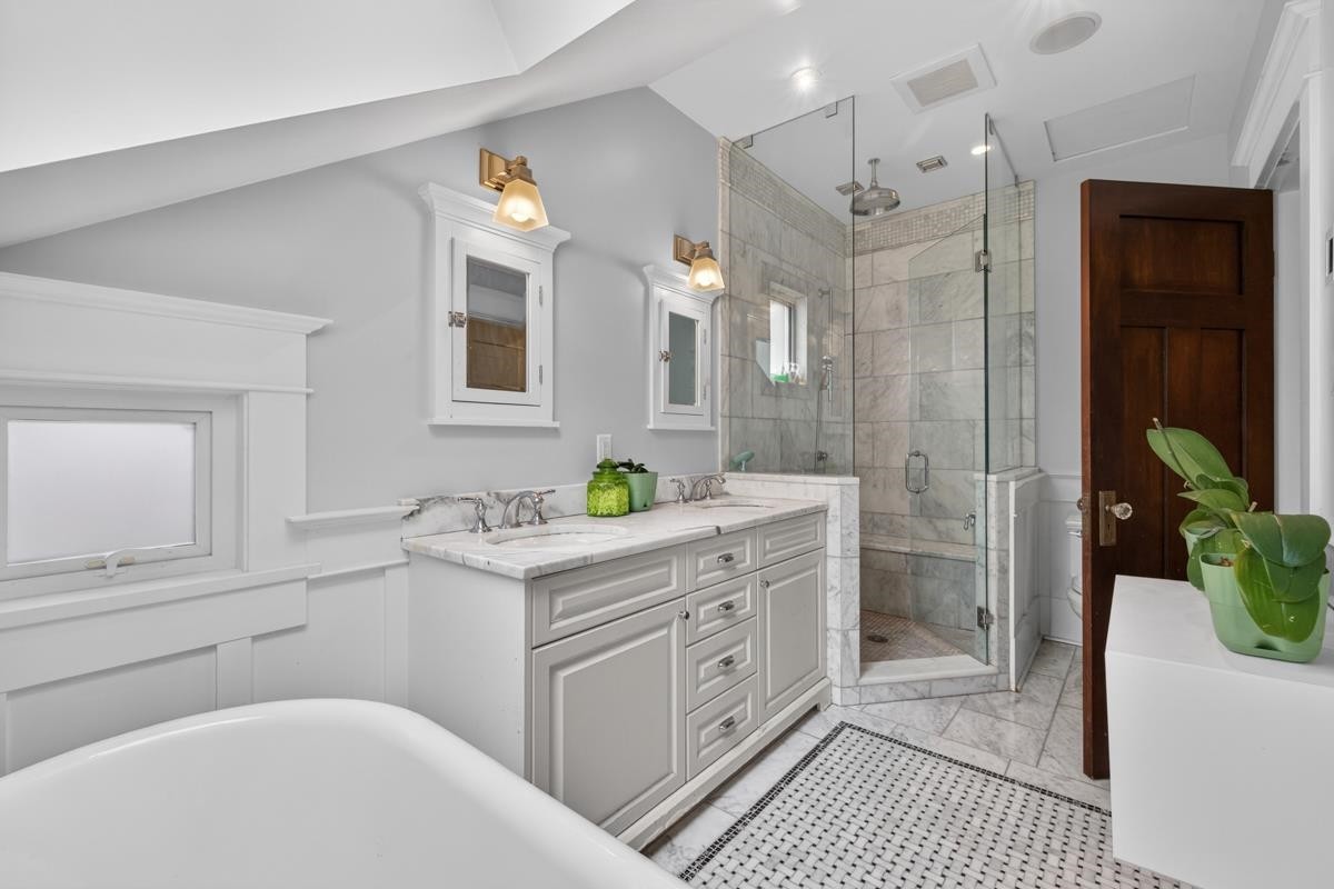 4195 15Th Avenue W, Vancouver, BC