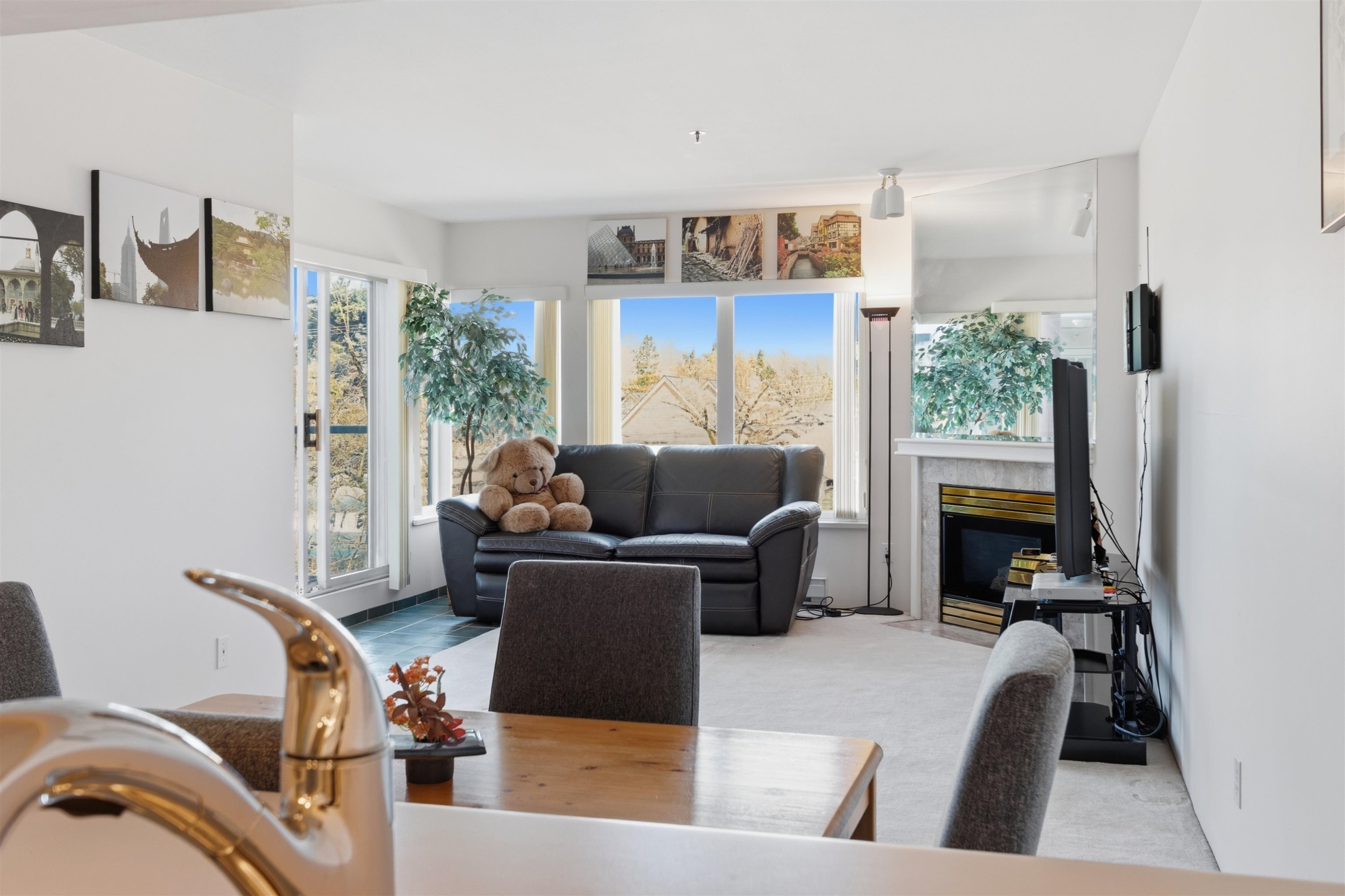 211-3250 Broadway W, Vancouver, BC