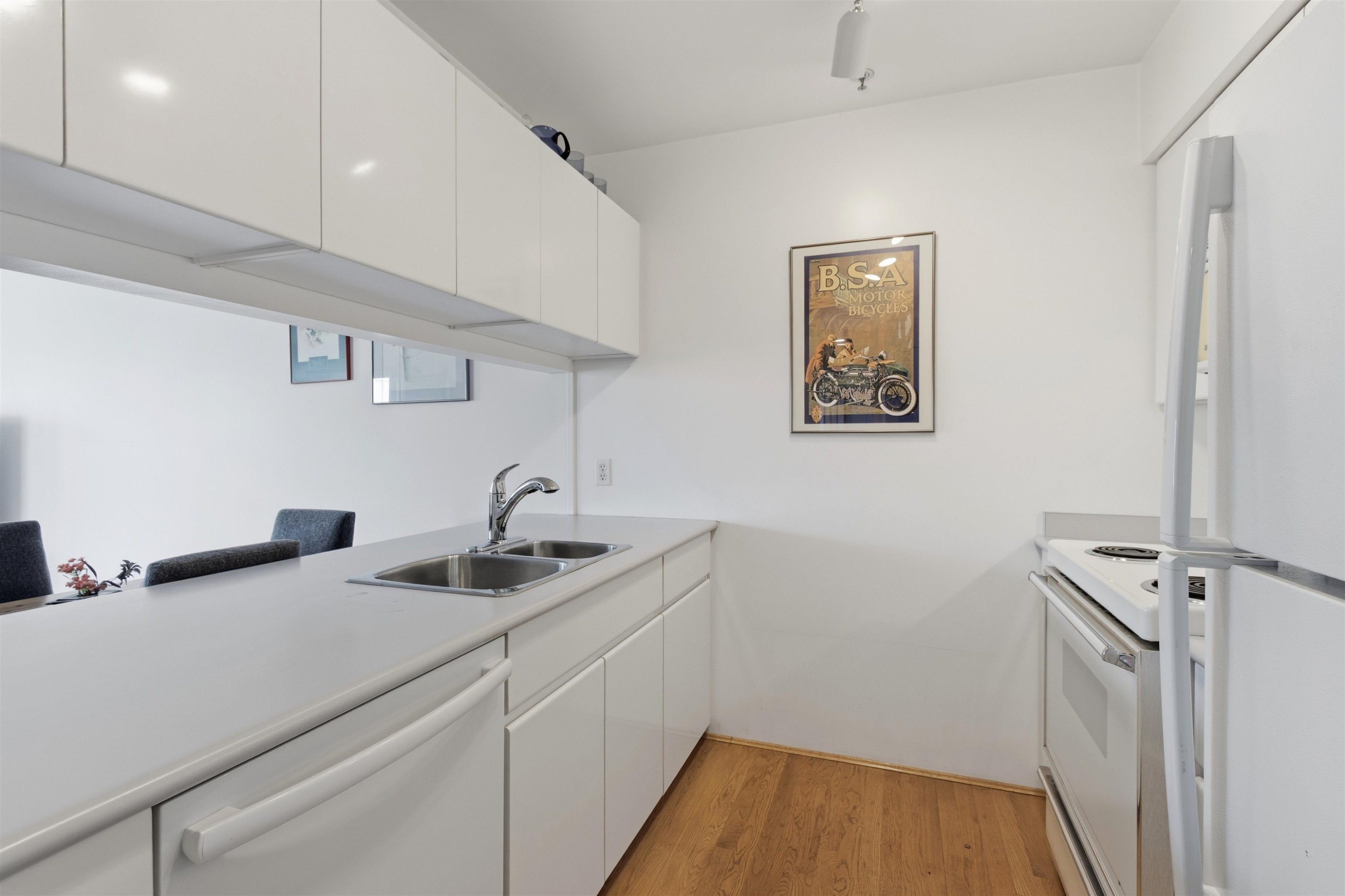 211-3250 Broadway W, Vancouver, BC