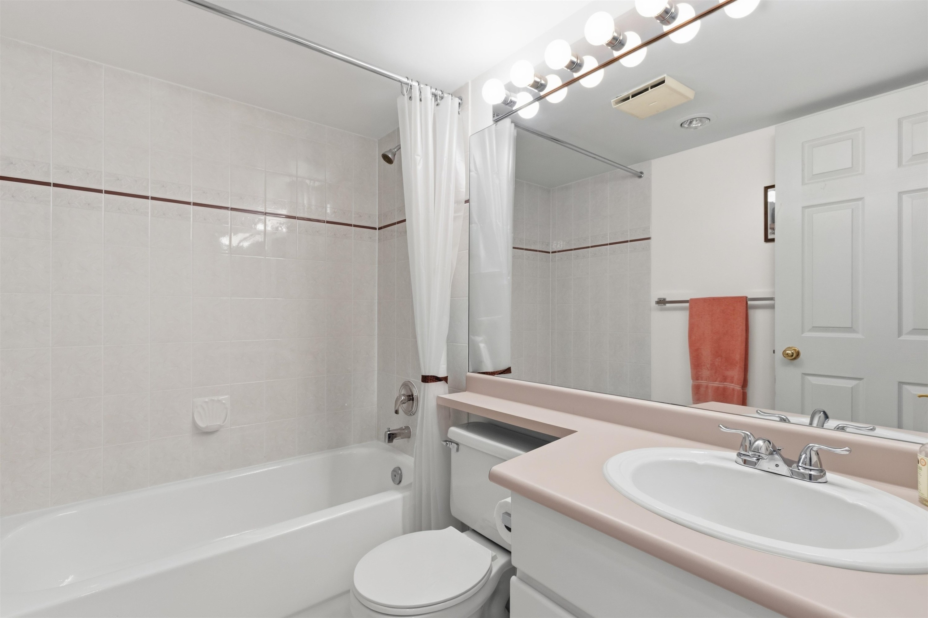 211-3250 Broadway W, Vancouver, BC