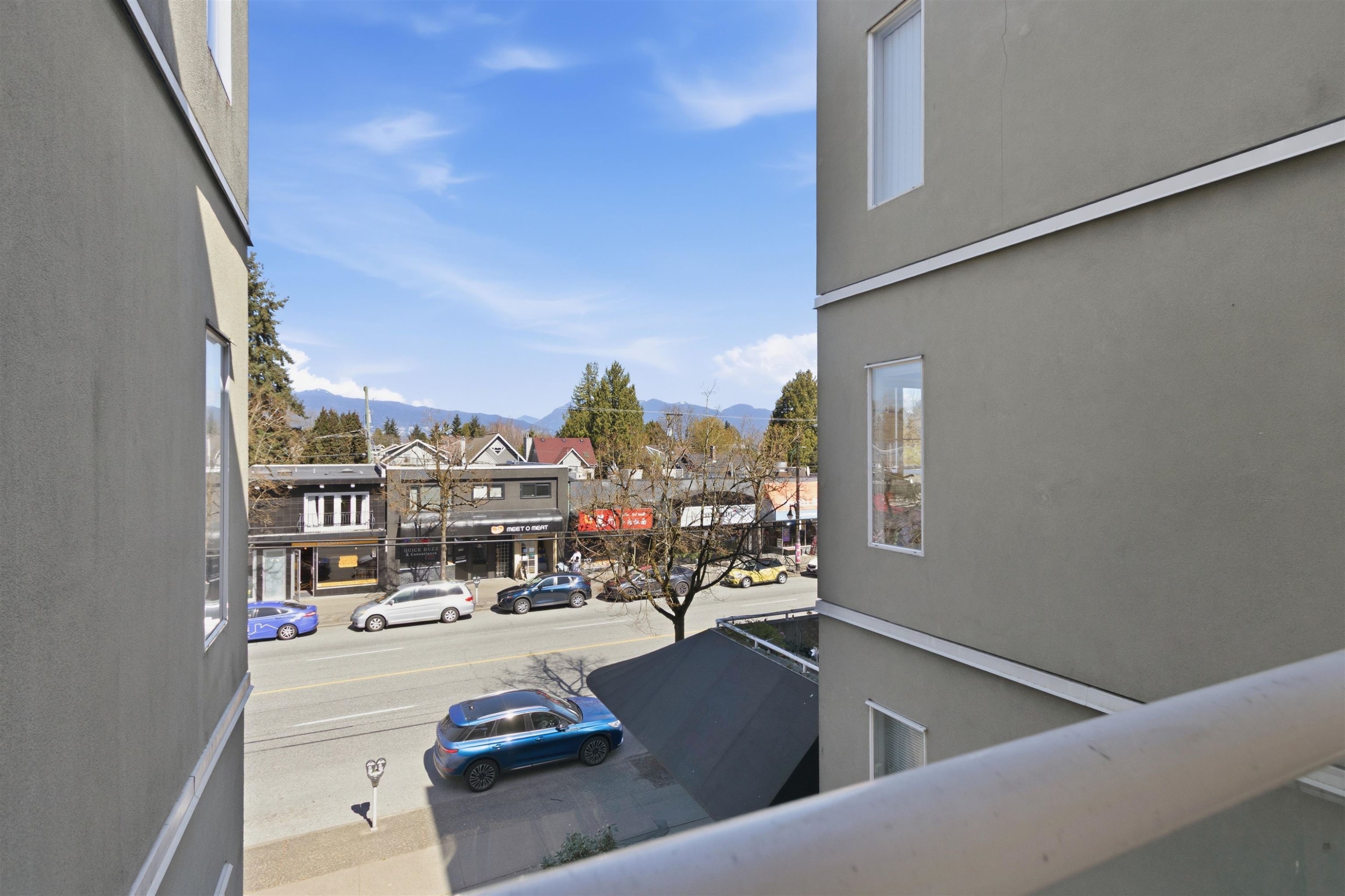 211-3250 Broadway W, Vancouver, BC