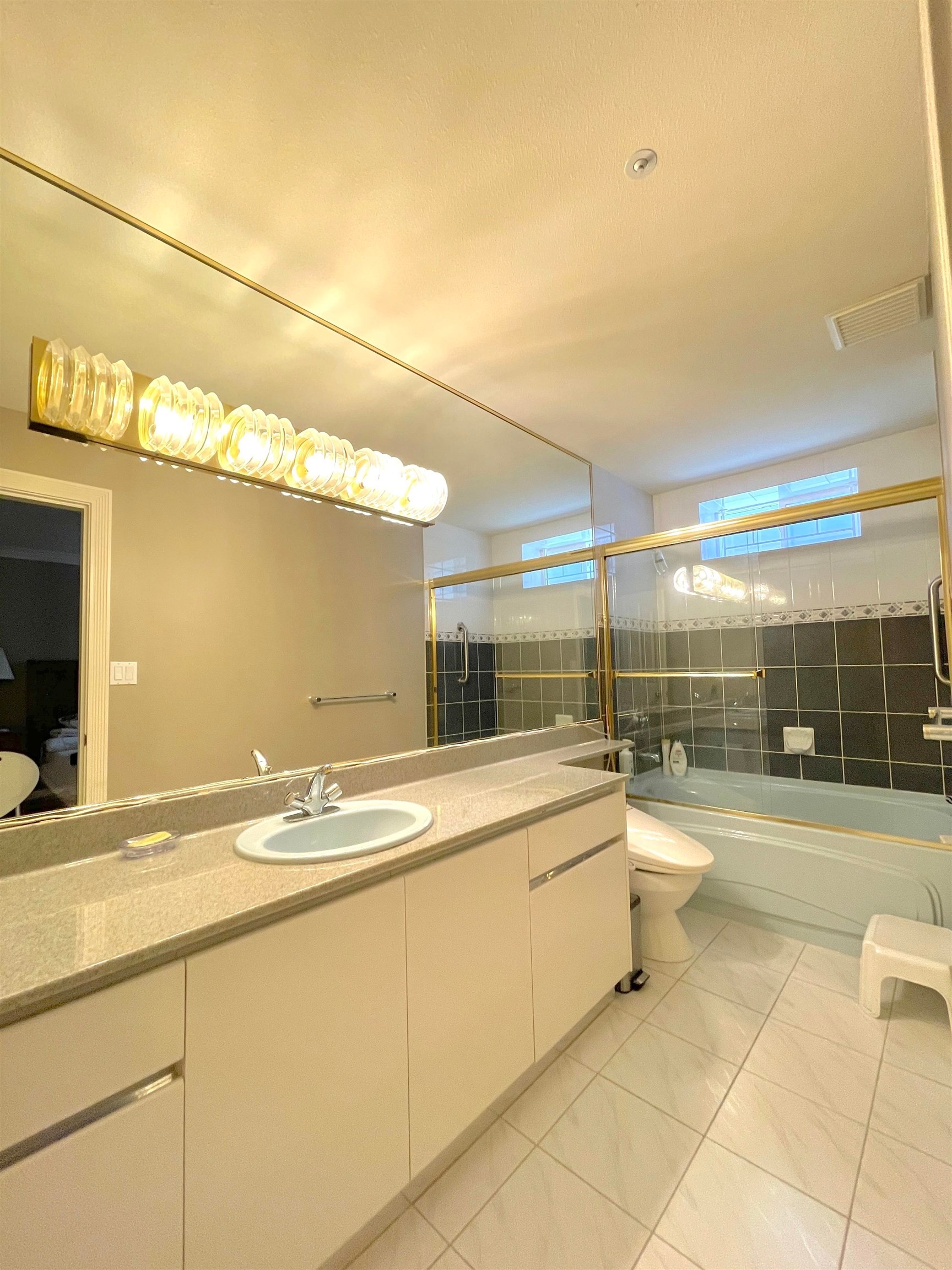 1120 58Th Avenue W, Vancouver, BC