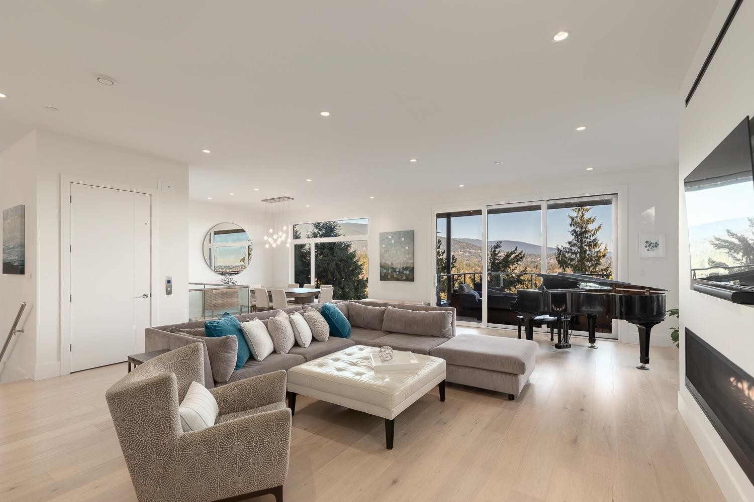 817 Younette Drive, West Vancouver, BC