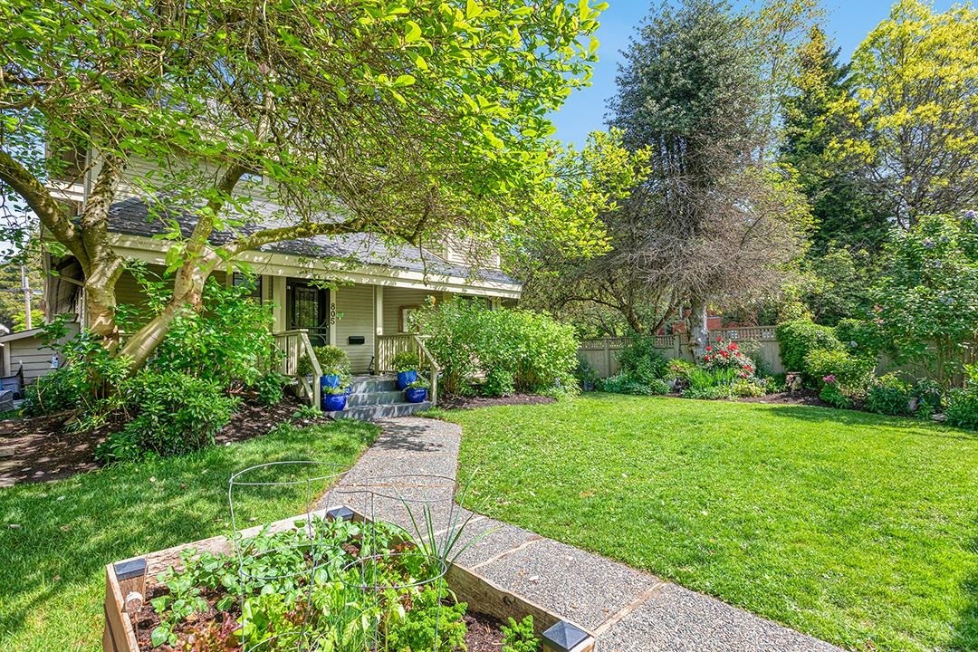 805 14Th Avenue W, Vancouver, BC