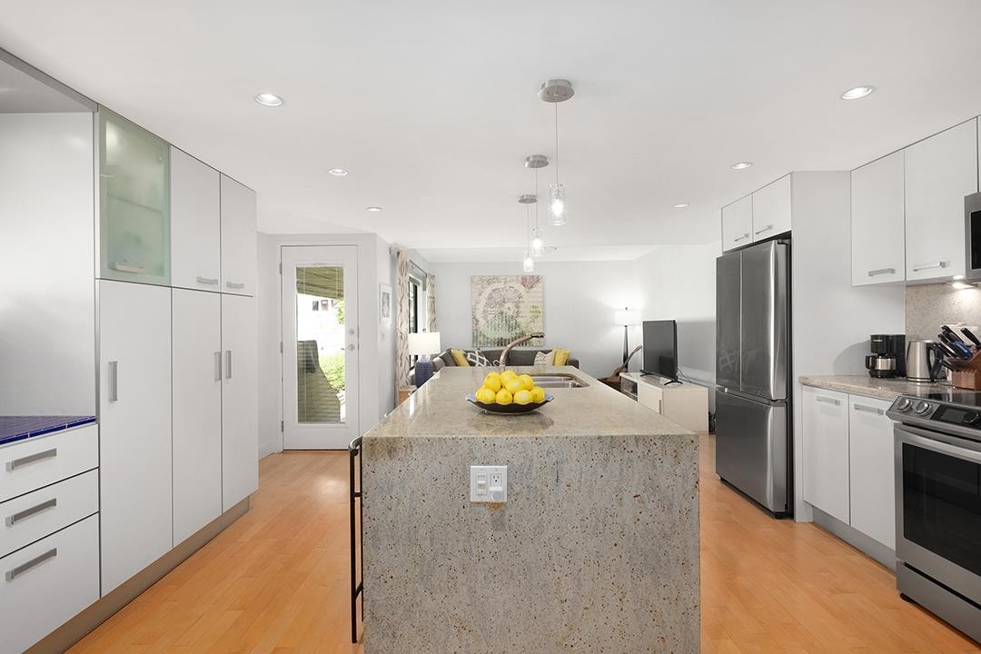805 14Th Avenue W, Vancouver, BC