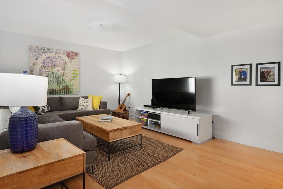805 14Th Avenue W, Vancouver, BC