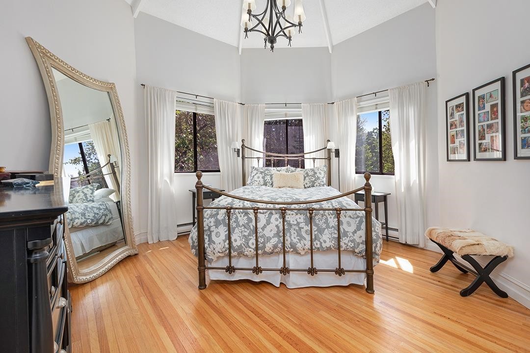 805 14Th Avenue W, Vancouver, BC