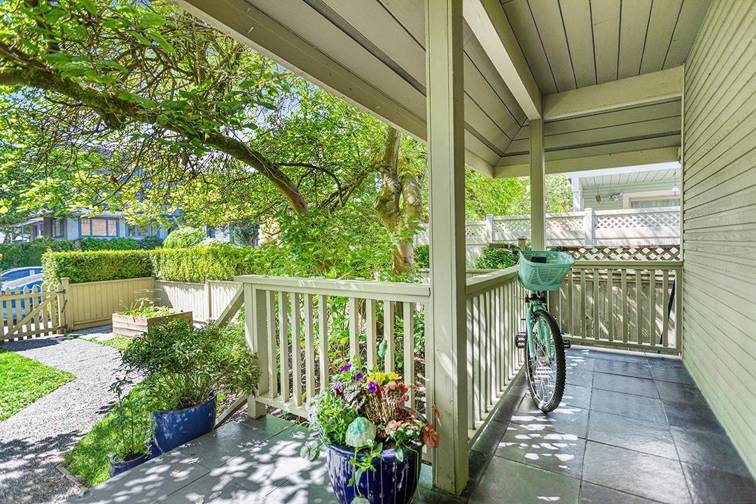 805 14Th Avenue W, Vancouver, BC