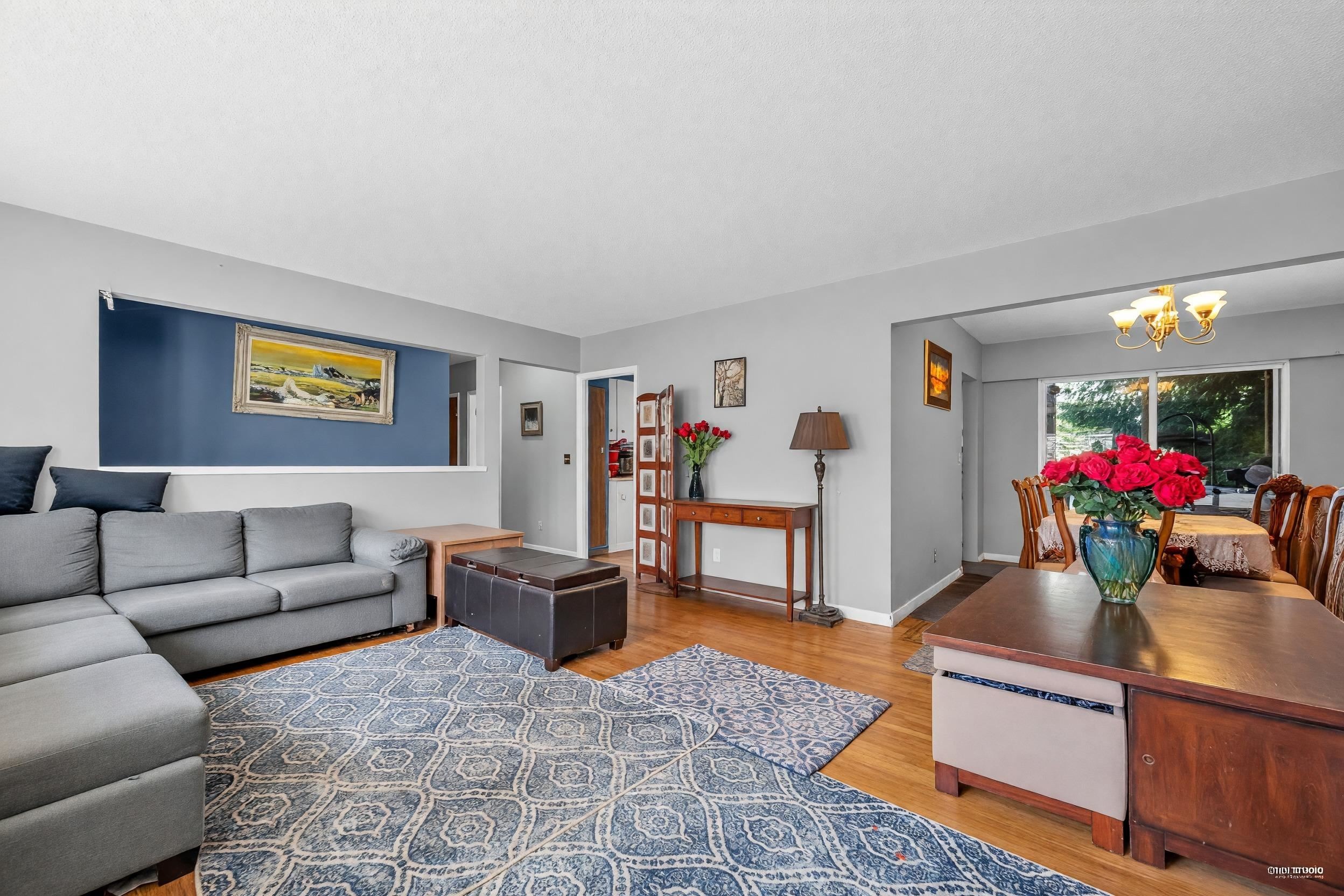3786 Killarney Street, Port Coquitlam, BC - Indoor Photo Showing Living Room