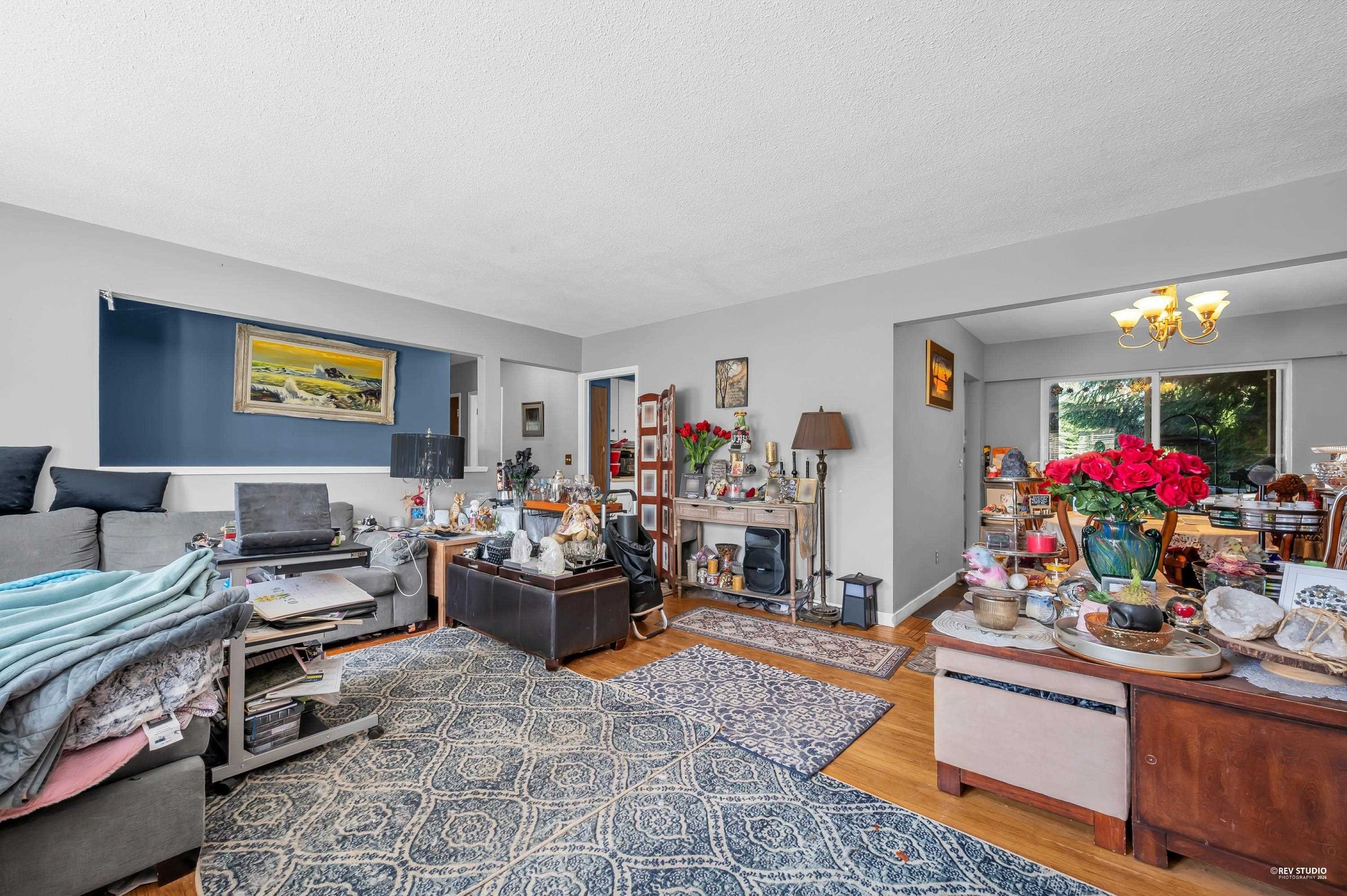 3786 Killarney Street, Port Coquitlam, BC - Indoor Photo Showing Living Room With Fireplace