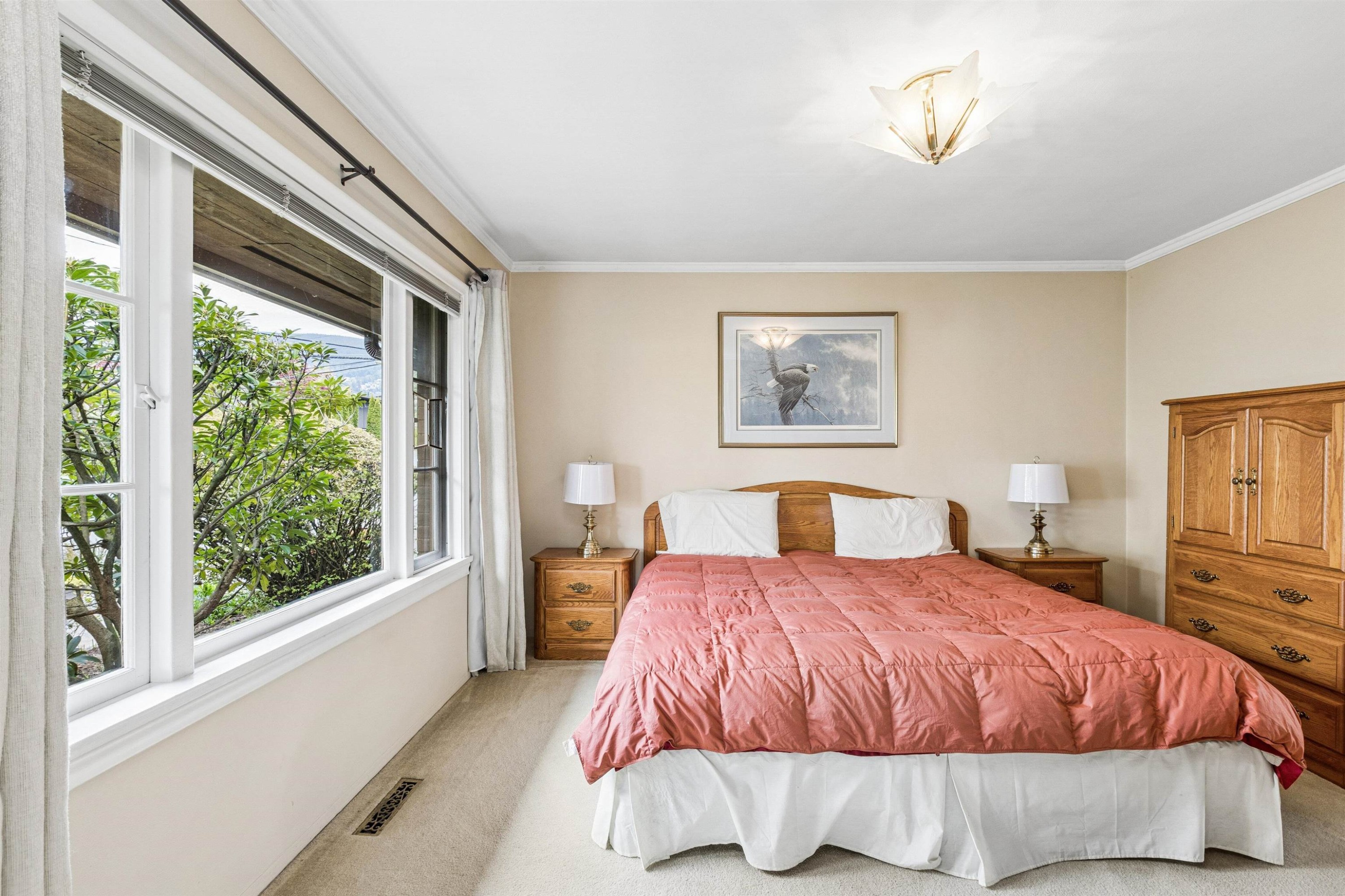 1092 Duchess Avenue, West Vancouver, BC