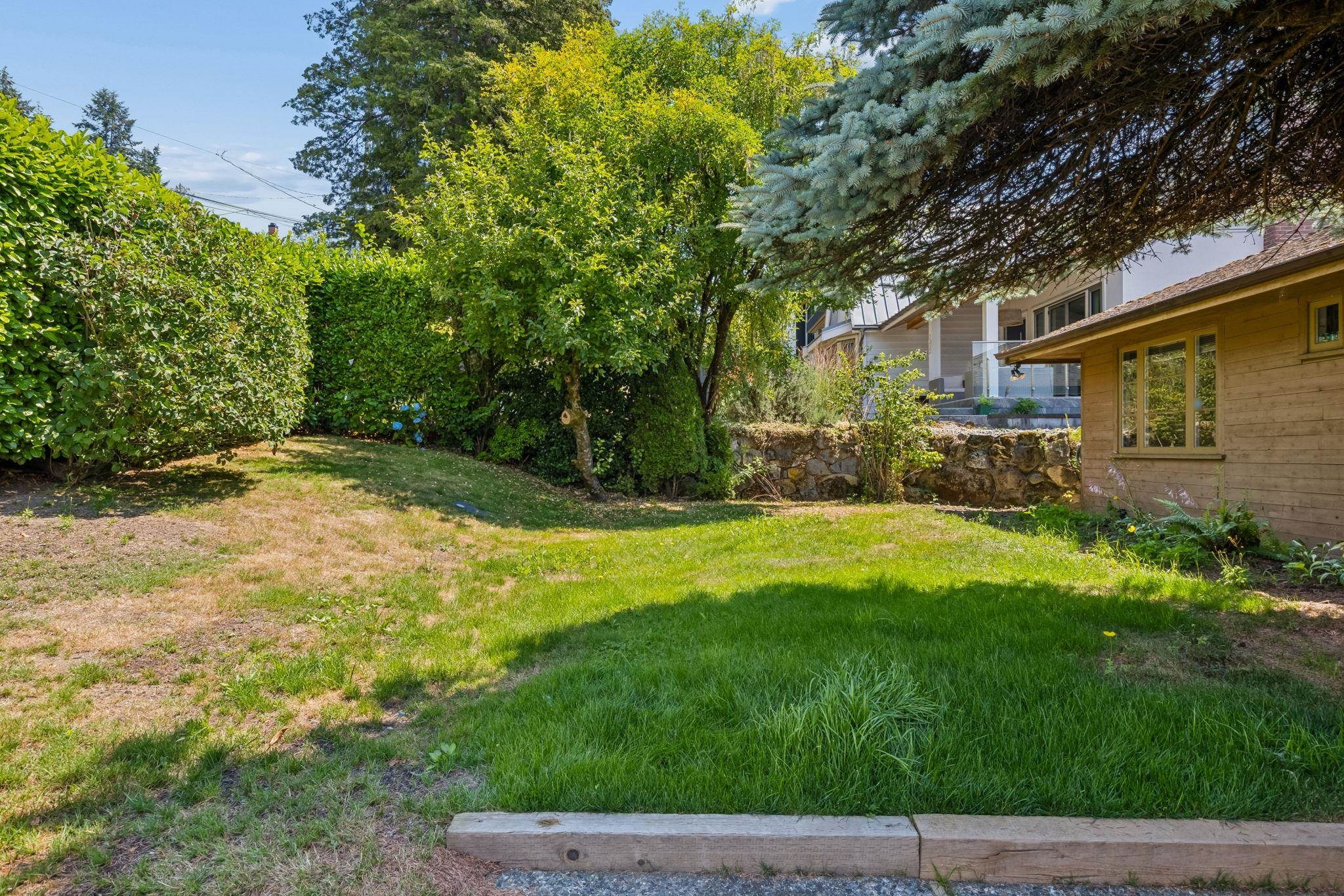 1092 Duchess Avenue, West Vancouver, BC