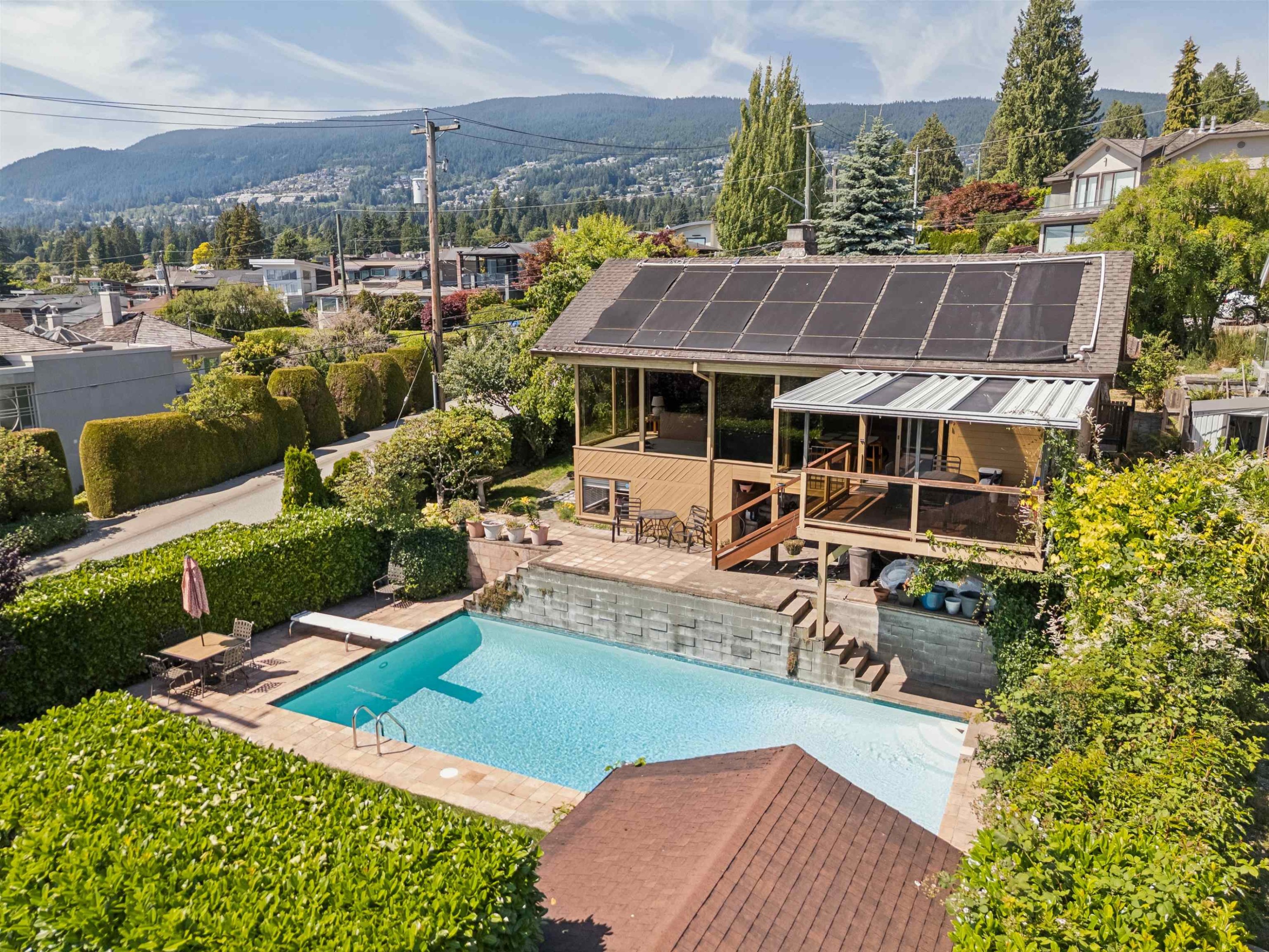 1092 Duchess Avenue, West Vancouver, BC