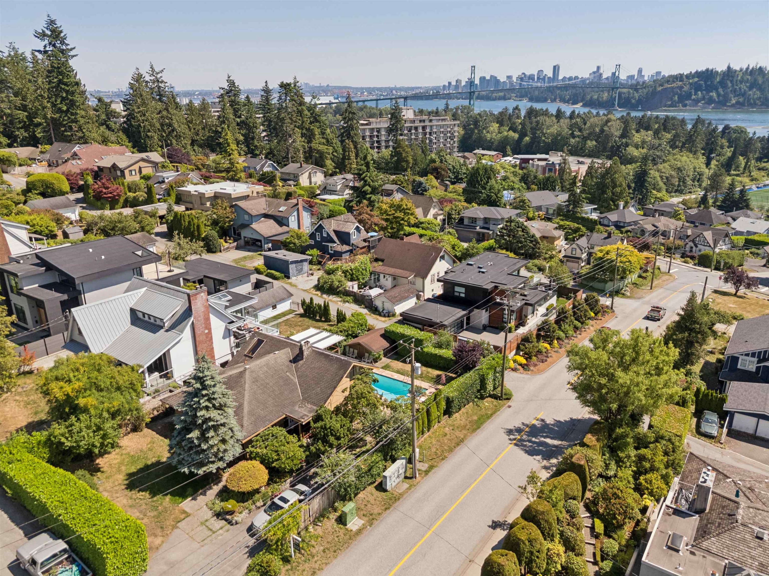 1092 Duchess Avenue, West Vancouver, BC