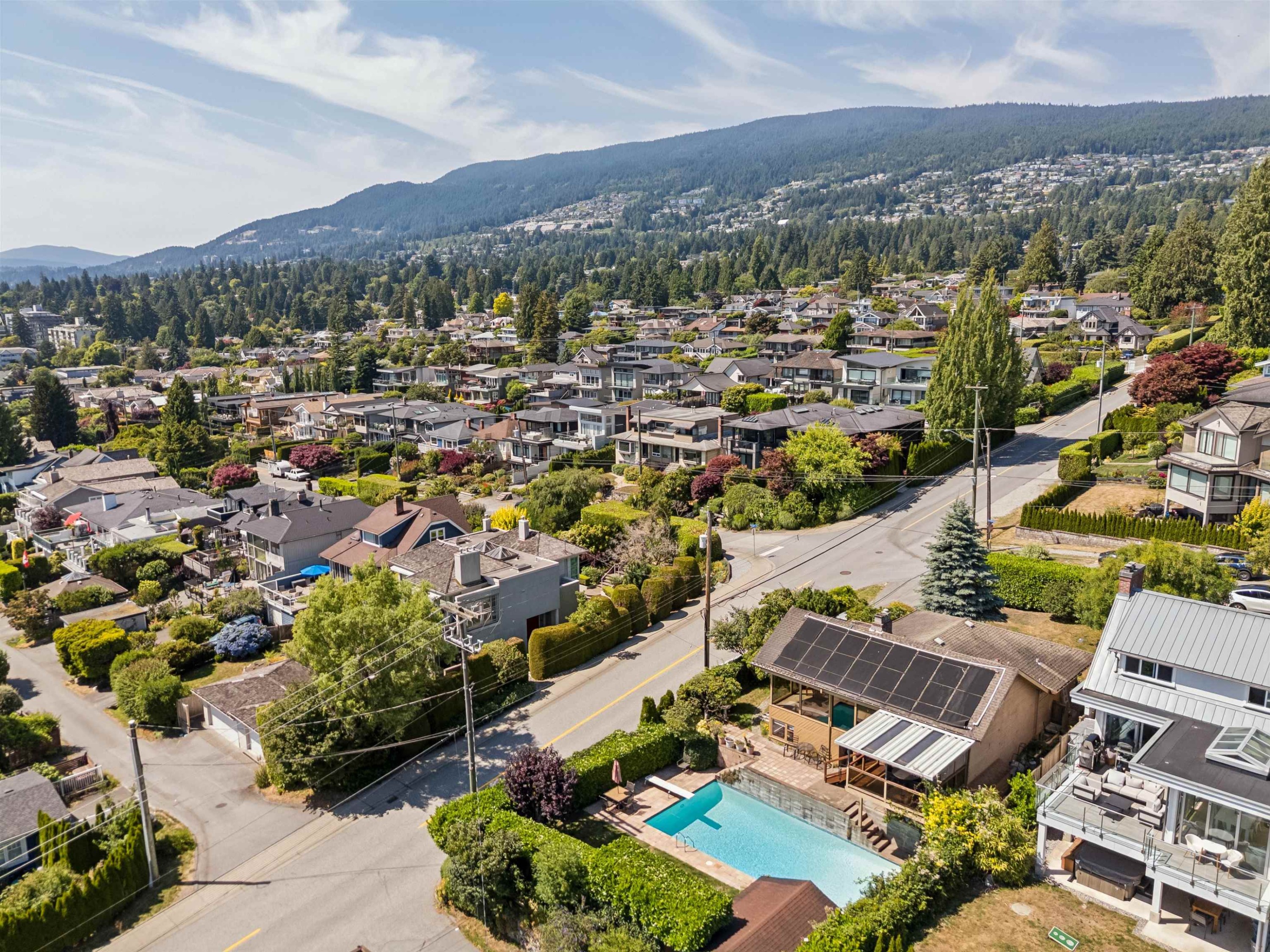 1092 Duchess Avenue, West Vancouver, BC