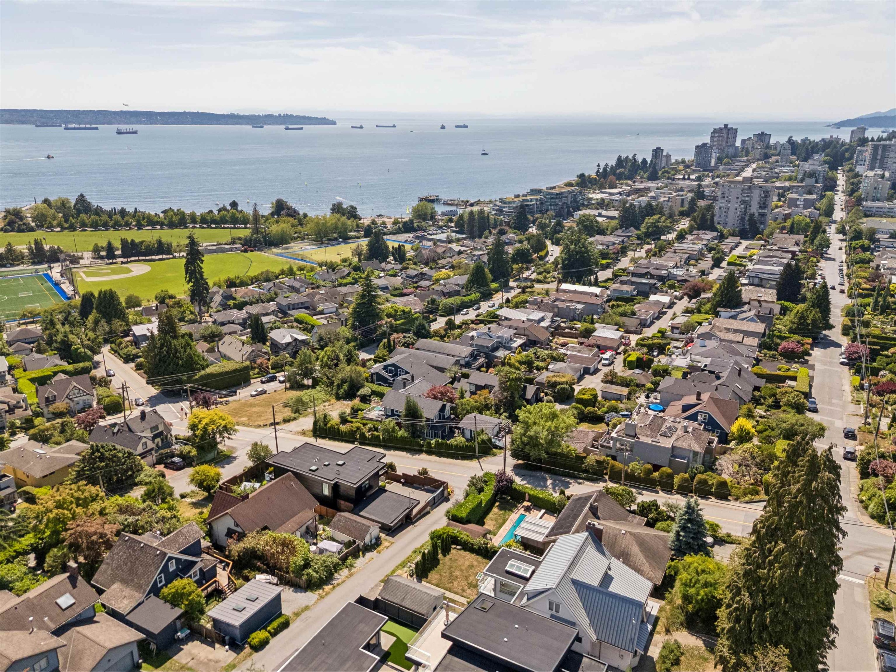 1092 Duchess Avenue, West Vancouver, BC