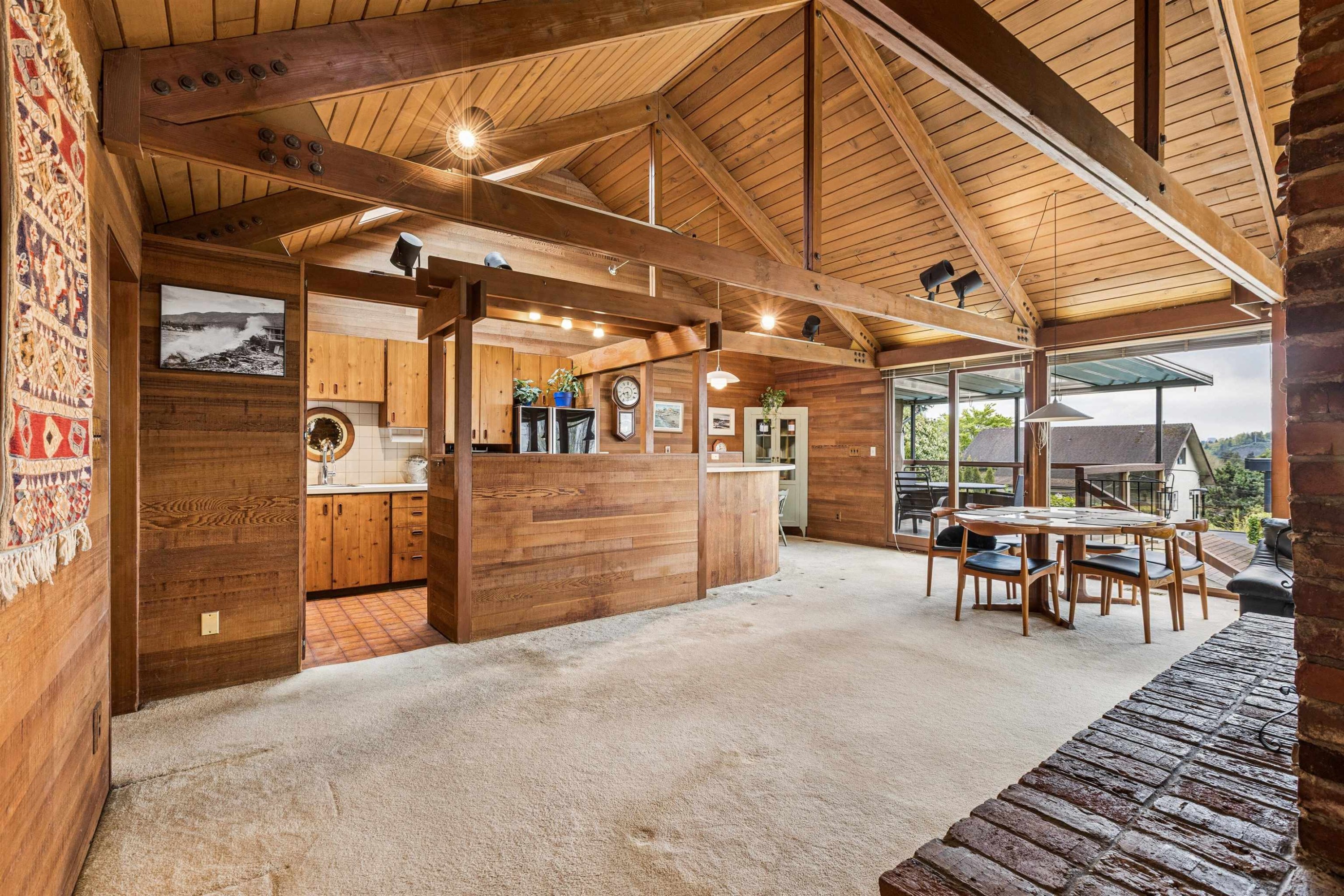1092 Duchess Avenue, West Vancouver, BC