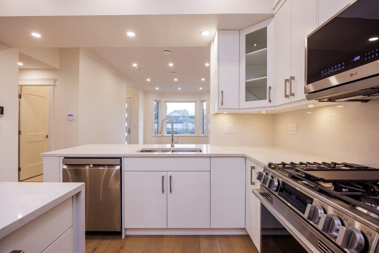 254 18Th Street E, North Vancouver, BC