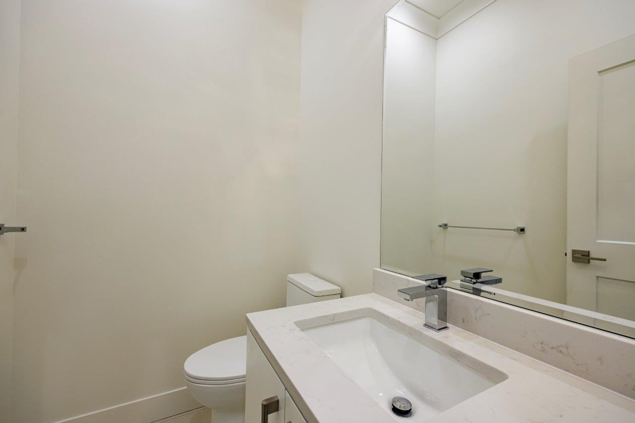 254 18Th Street E, North Vancouver, BC