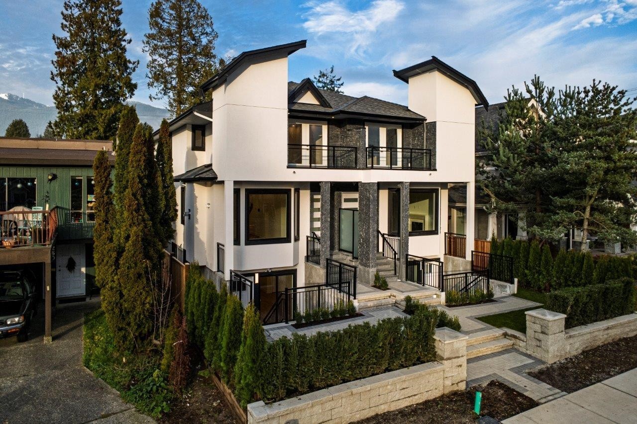 254 18Th Street E, North Vancouver, BC