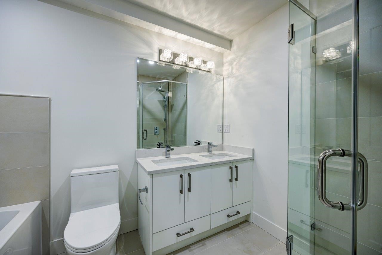 254 18Th Street E, North Vancouver, BC