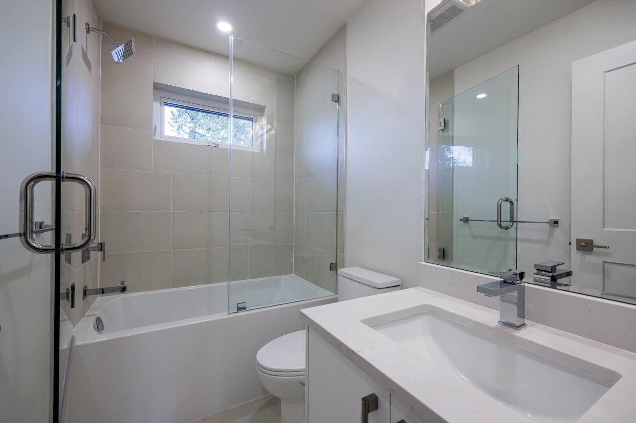254 18Th Street E, North Vancouver, BC