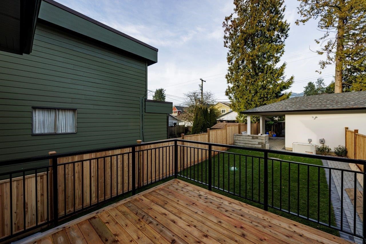 254 18Th Street E, North Vancouver, BC
