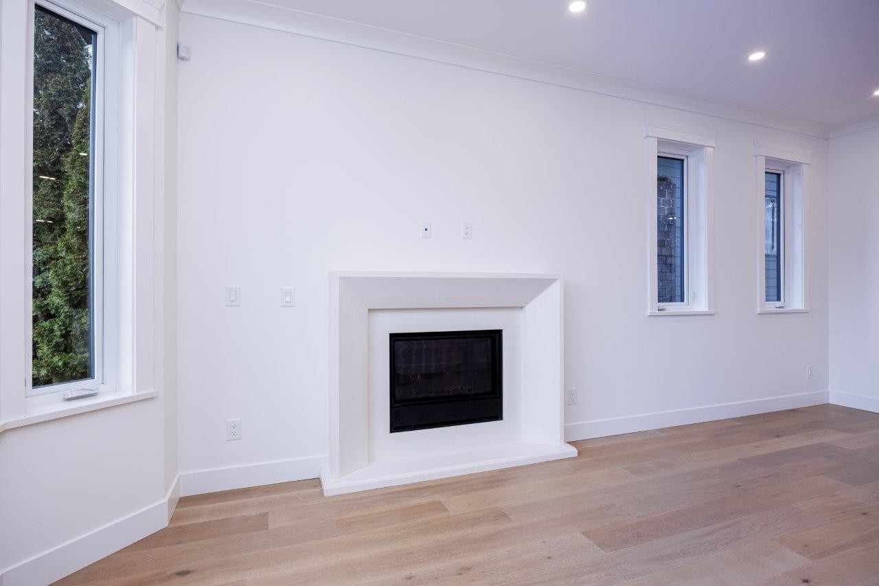 254 18Th Street E, North Vancouver, BC