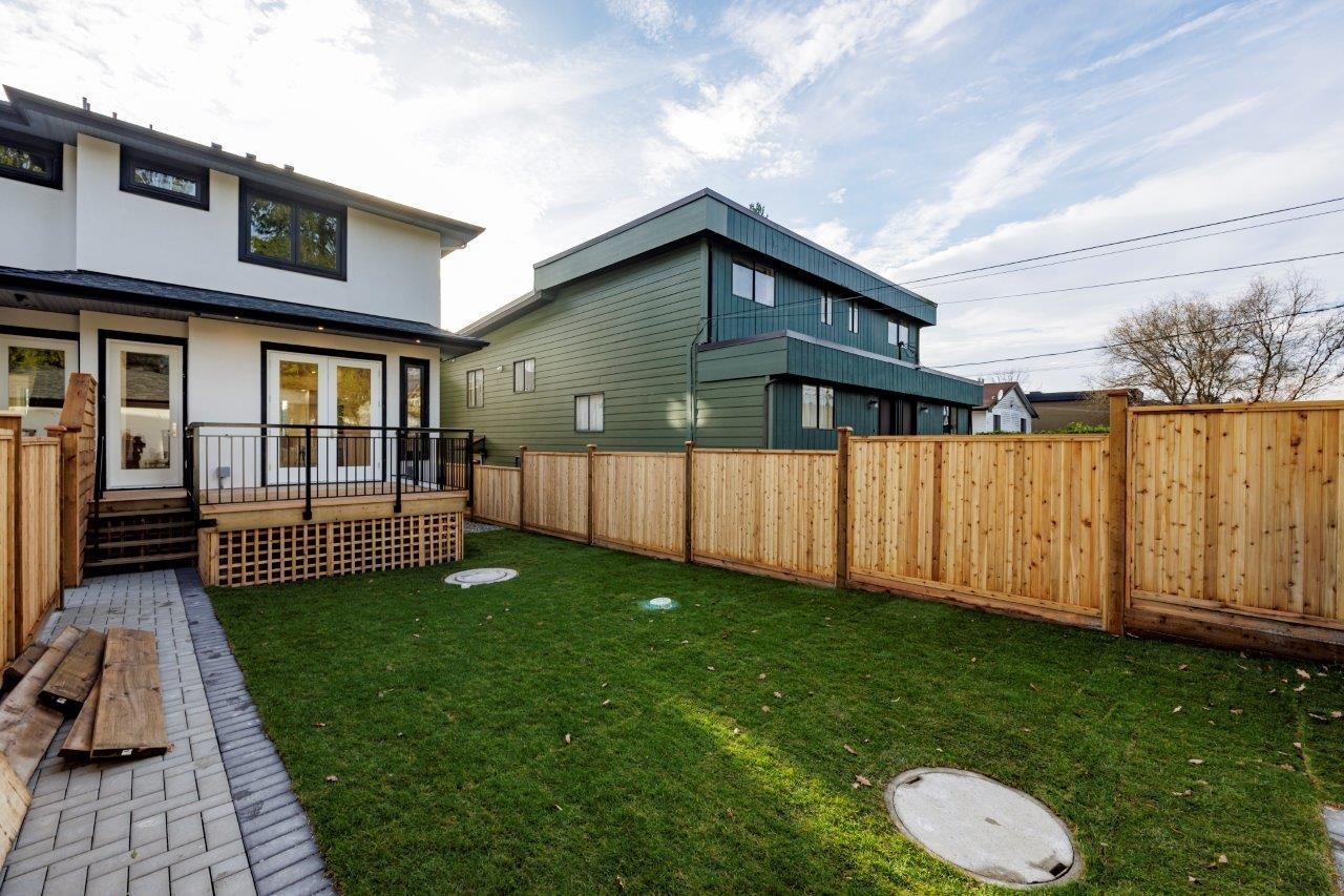 254 18Th Street E, North Vancouver, BC