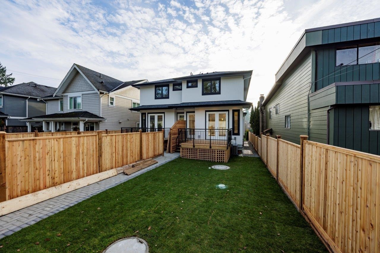 254 18Th Street E, North Vancouver, BC