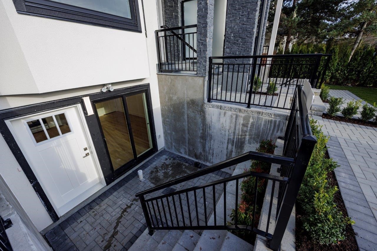 254 18Th Street E, North Vancouver, BC