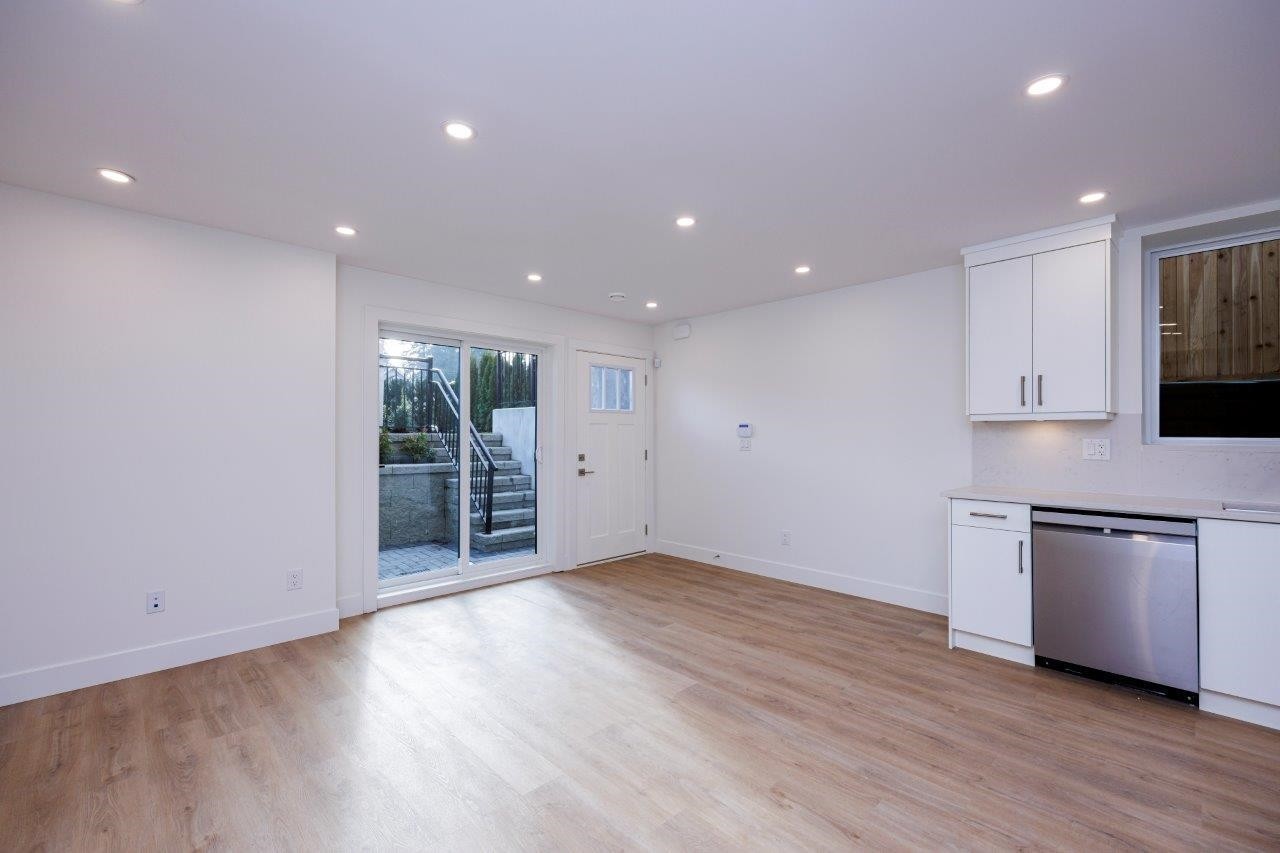 254 18Th Street E, North Vancouver, BC