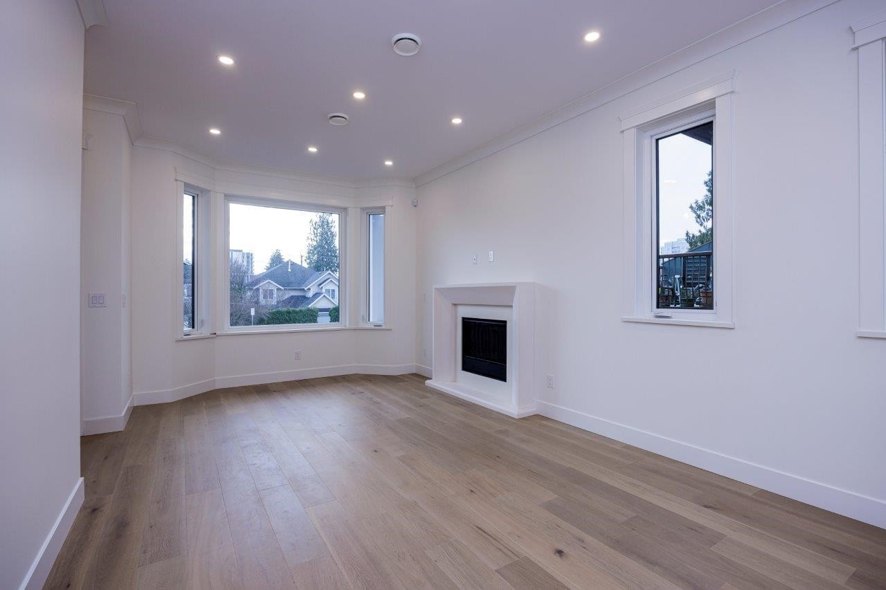 254 18Th Street E, North Vancouver, BC