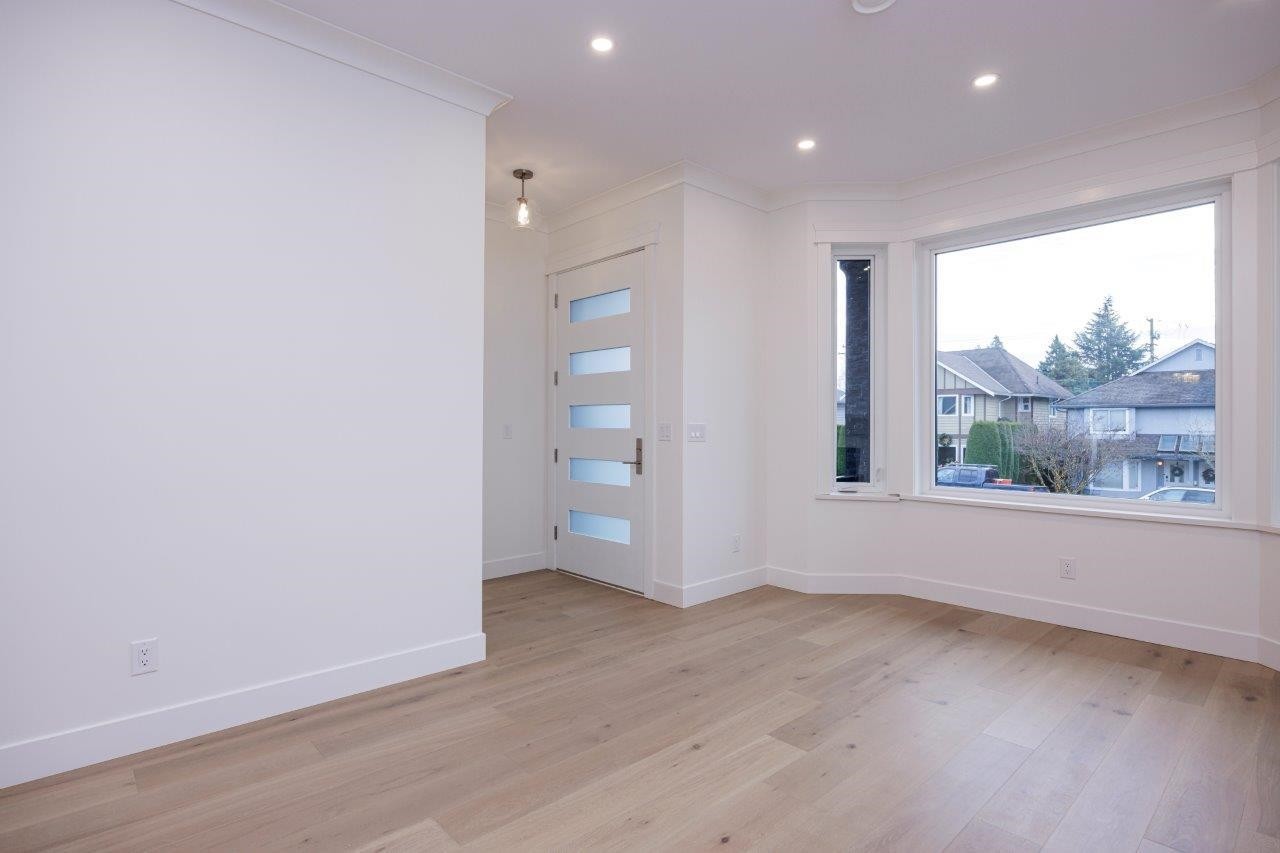 254 18Th Street E, North Vancouver, BC