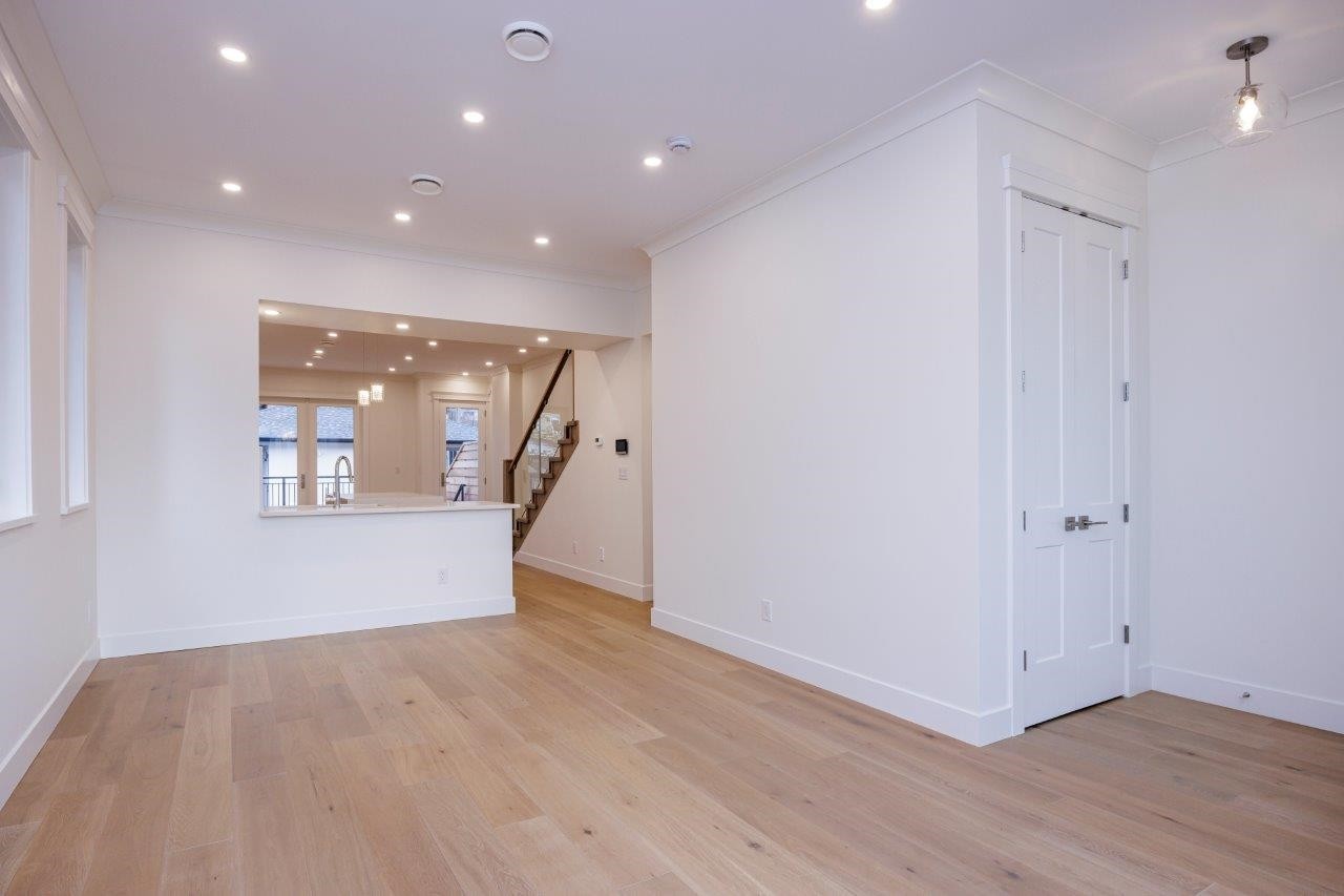 254 18Th Street E, North Vancouver, BC