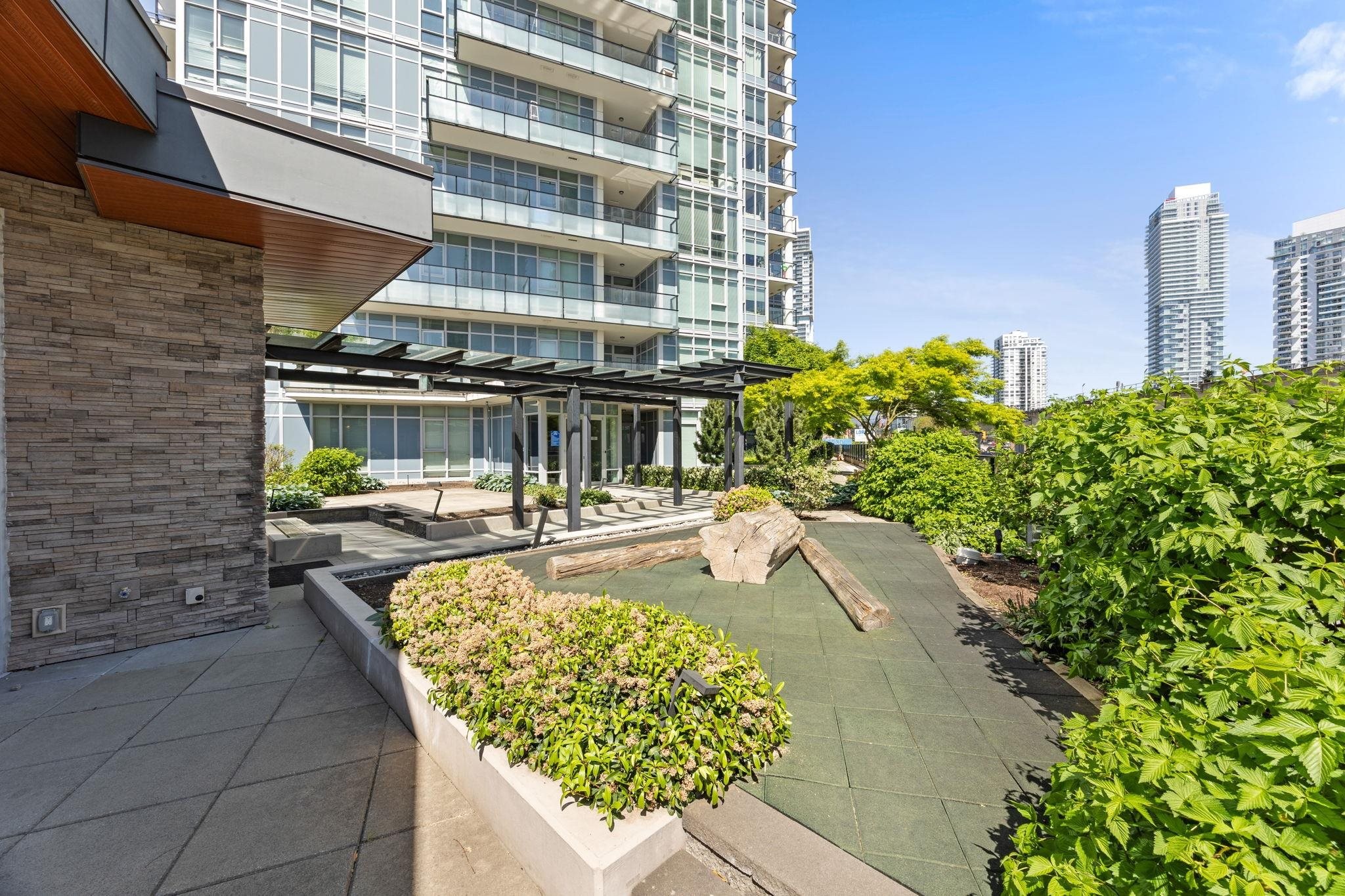 2108-691 North Road, Coquitlam, BC