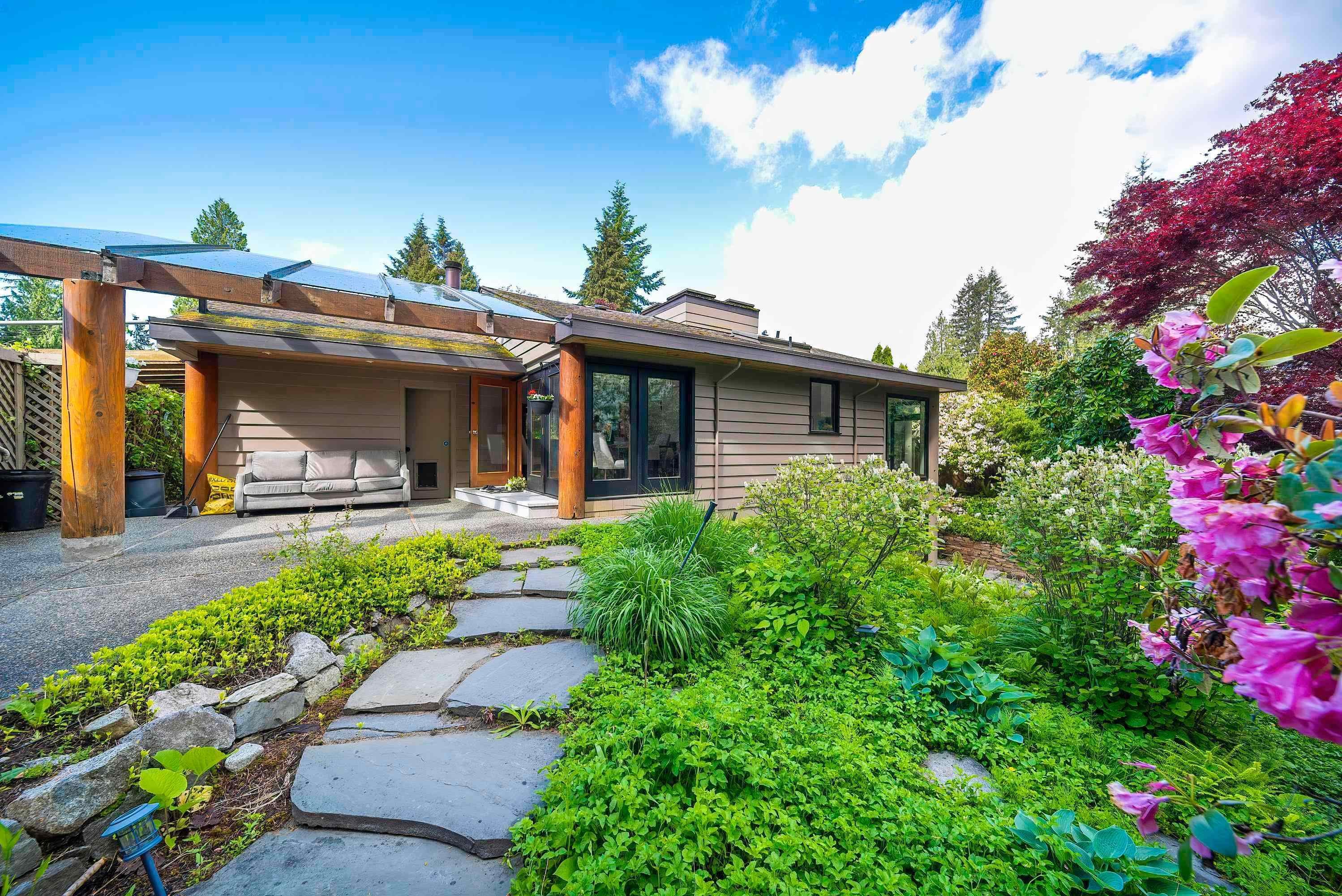 4096 Sunset Boulevard, North Vancouver, BC