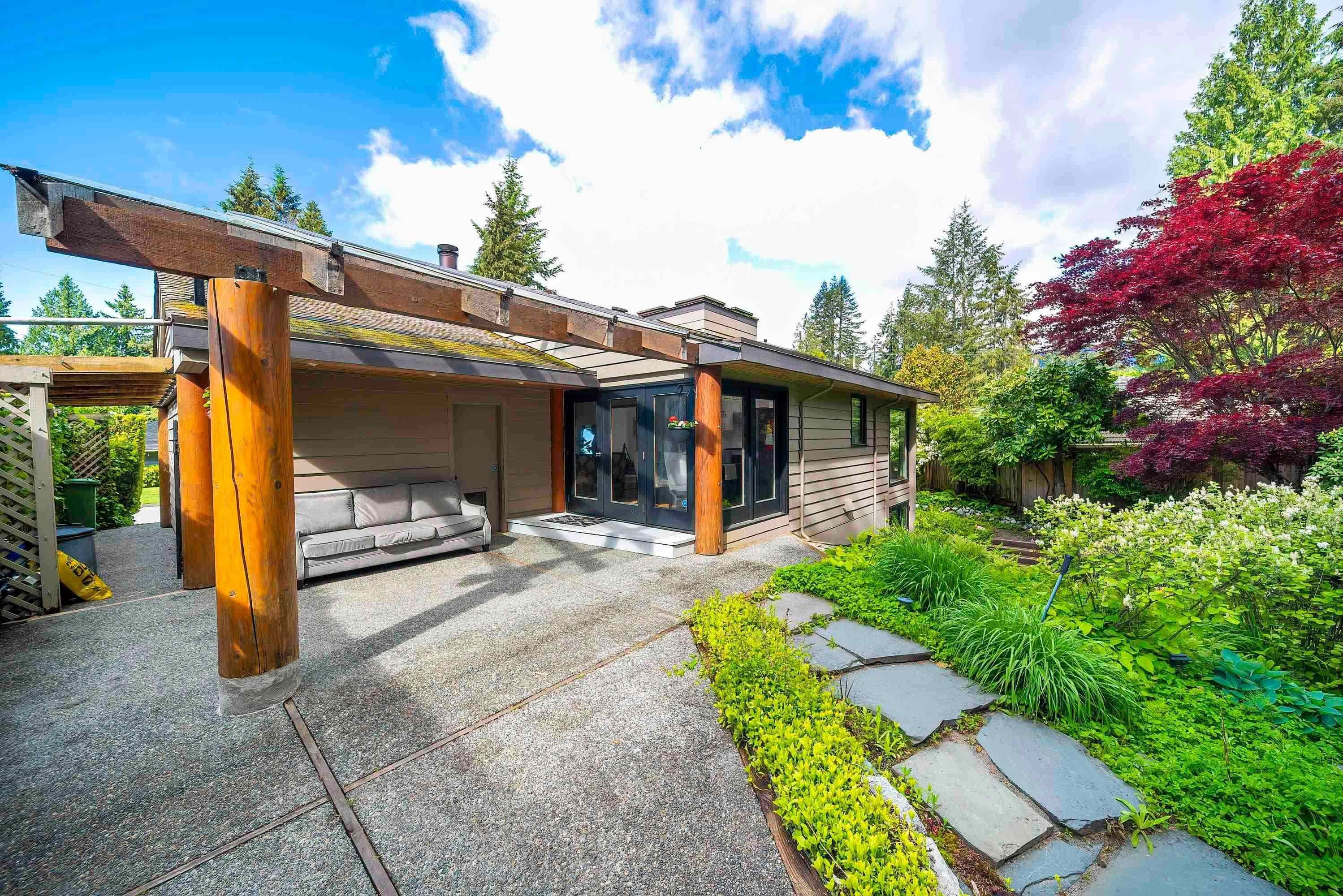 4096 Sunset Boulevard, North Vancouver, BC