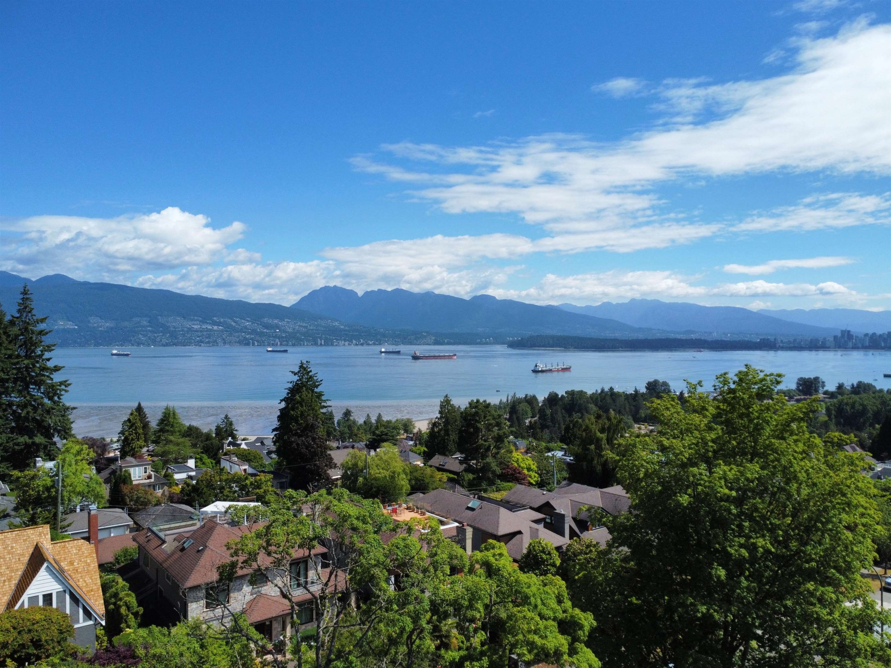 4678 3Rd Avenue W, Vancouver, BC
